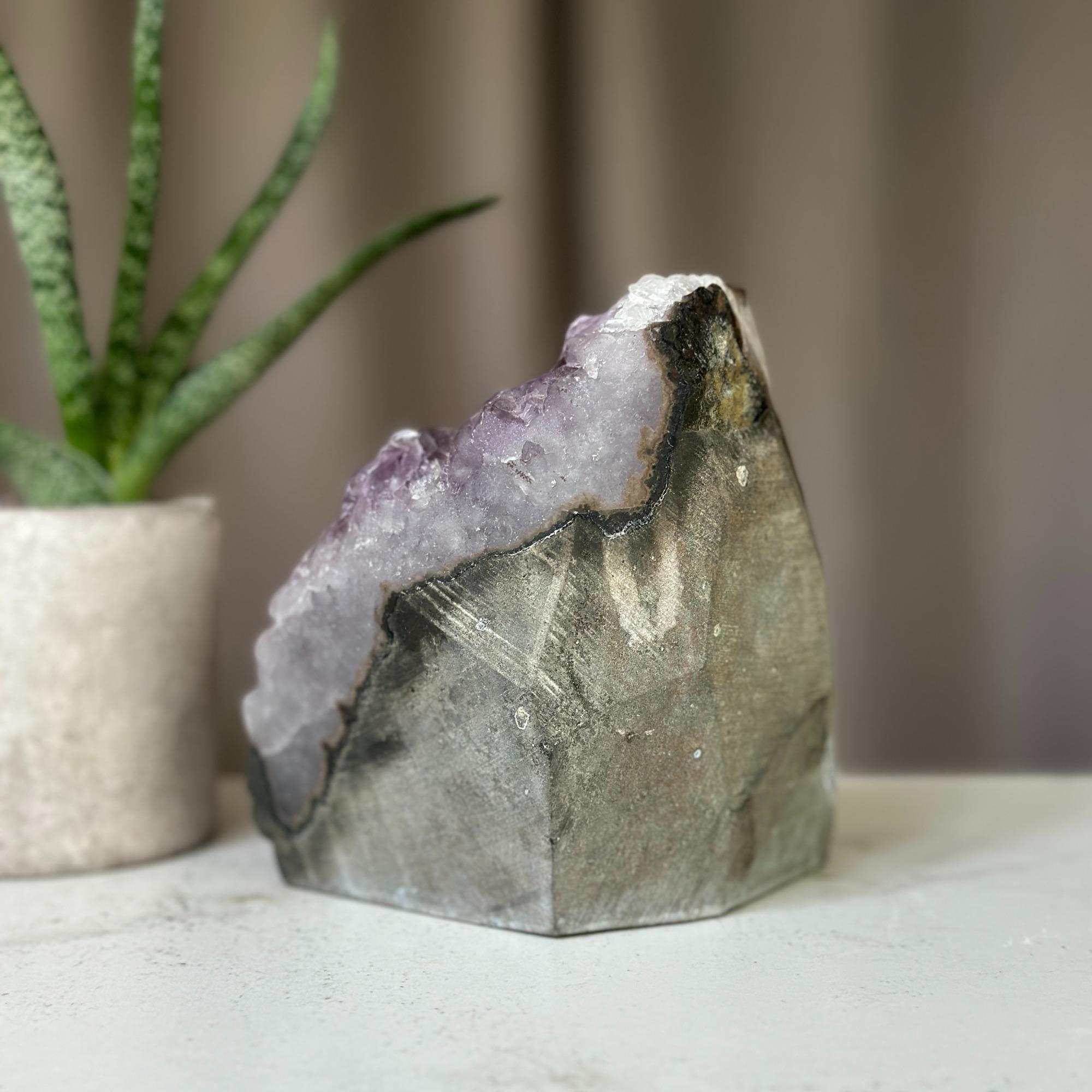 AMETHYST stone geode, Beautiful natural amethyst with agate formations, Top grade Uruguayan amethyst, Large crystals amethyst