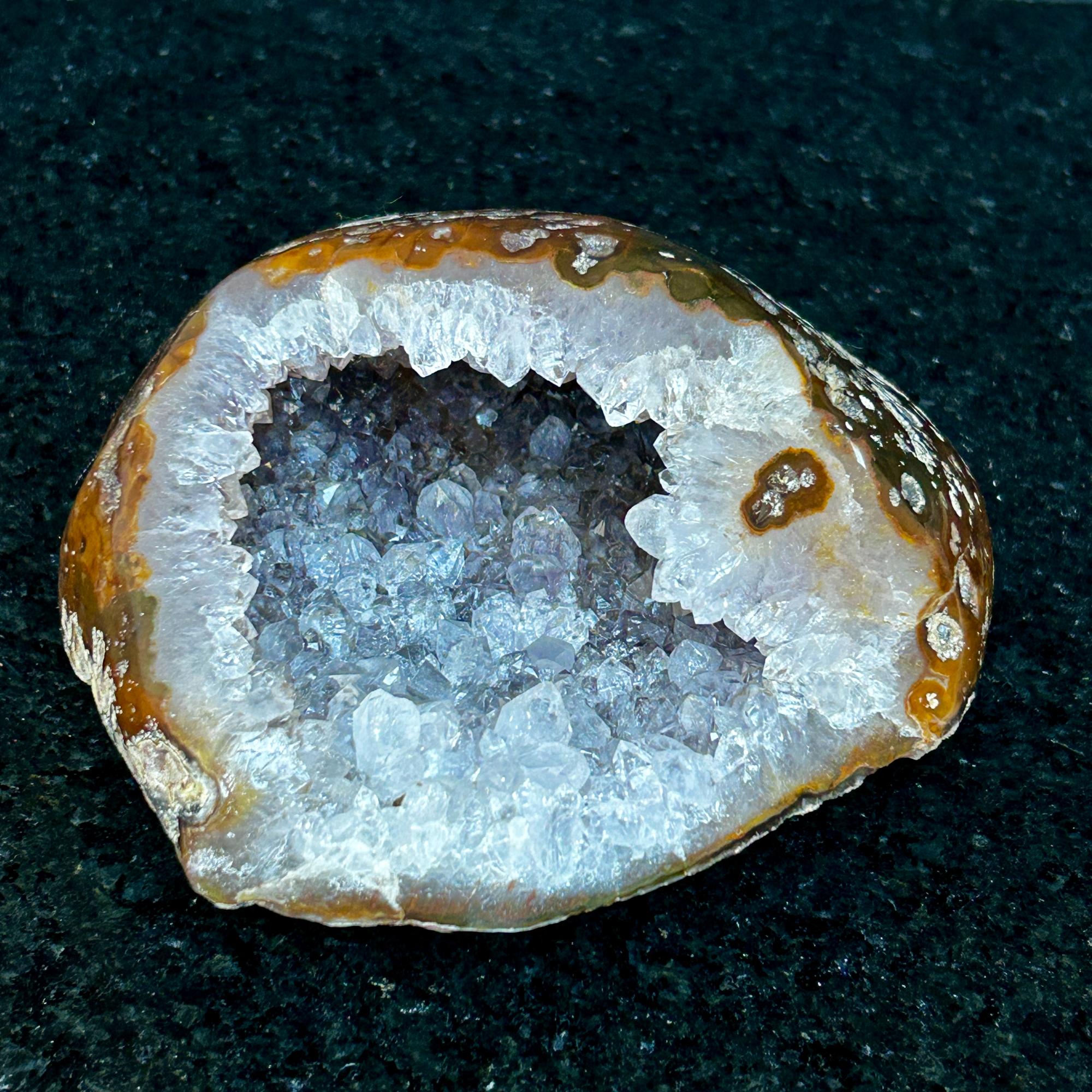 Natural Quartz Stone Geode, Flat Geode with Agate formations, Uruguaya