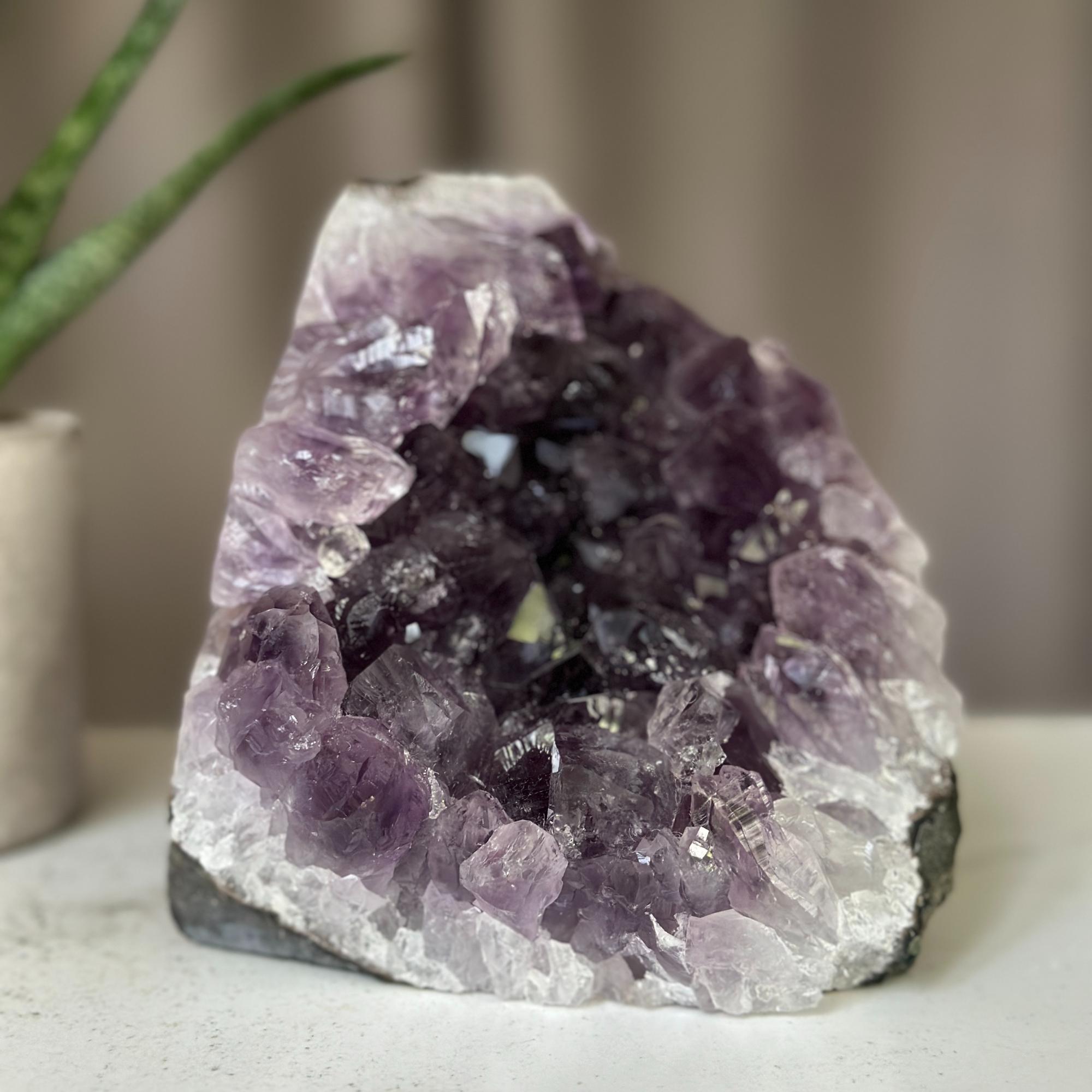 AMETHYST stone geode, Beautiful natural amethyst with agate formations, Top grade Uruguayan amethyst, Large crystals amethyst