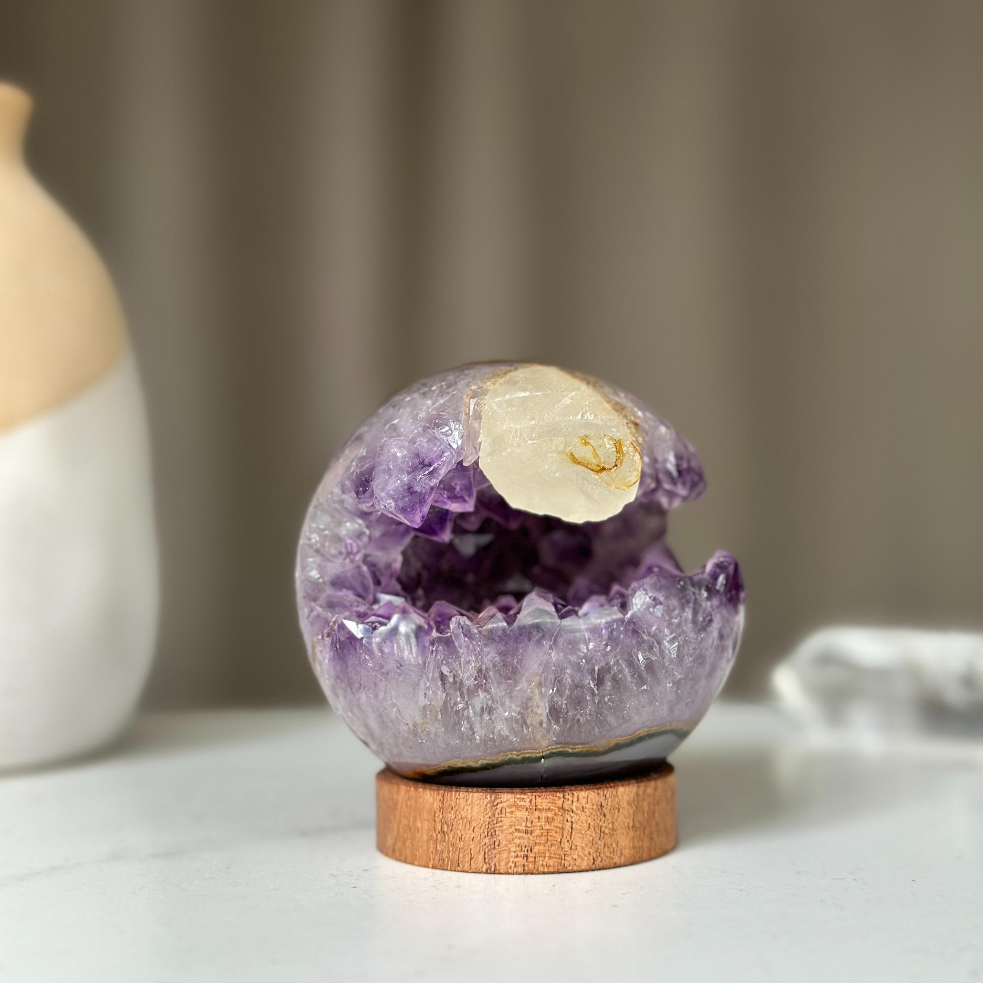 Amethyst sphere with agate layers, Crystal Ball 1 Lb, Large Agate sphere, Top quality crystal ball
