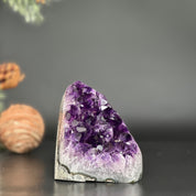 Amethyst geode with Agate formations