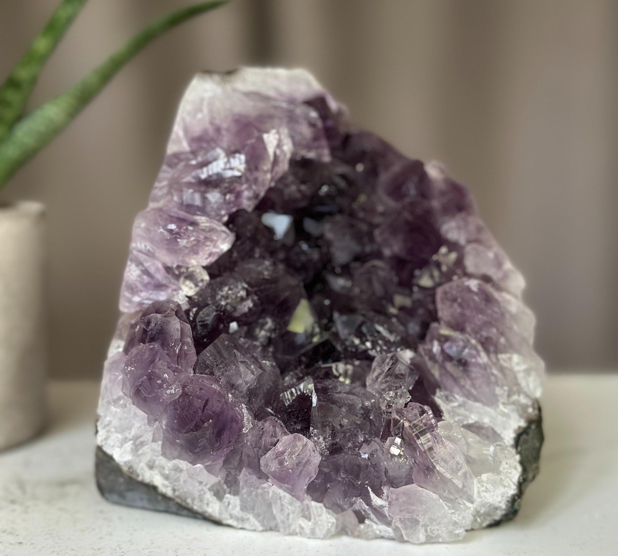 AMETHYST_stone_geode_Beautiful_natural_amethyst_with_agate_formations_Top_grade_Uruguayan_amethyst_Large_crystals_amethyst_7651141845145_1.jpg