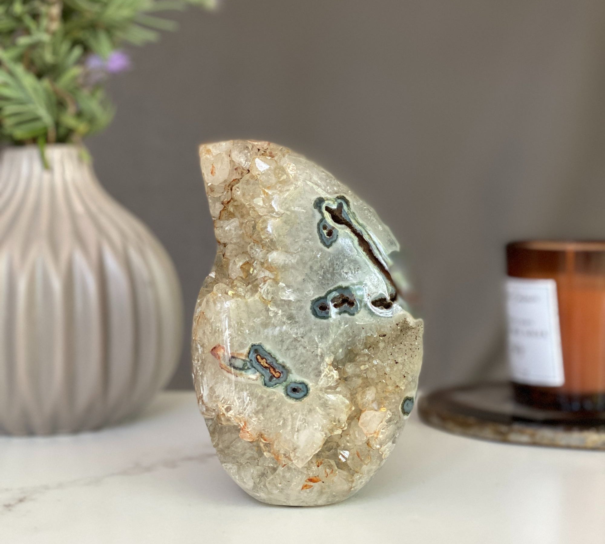 Polished agate flame decor with green and red crystal formations, 5-inch tall.