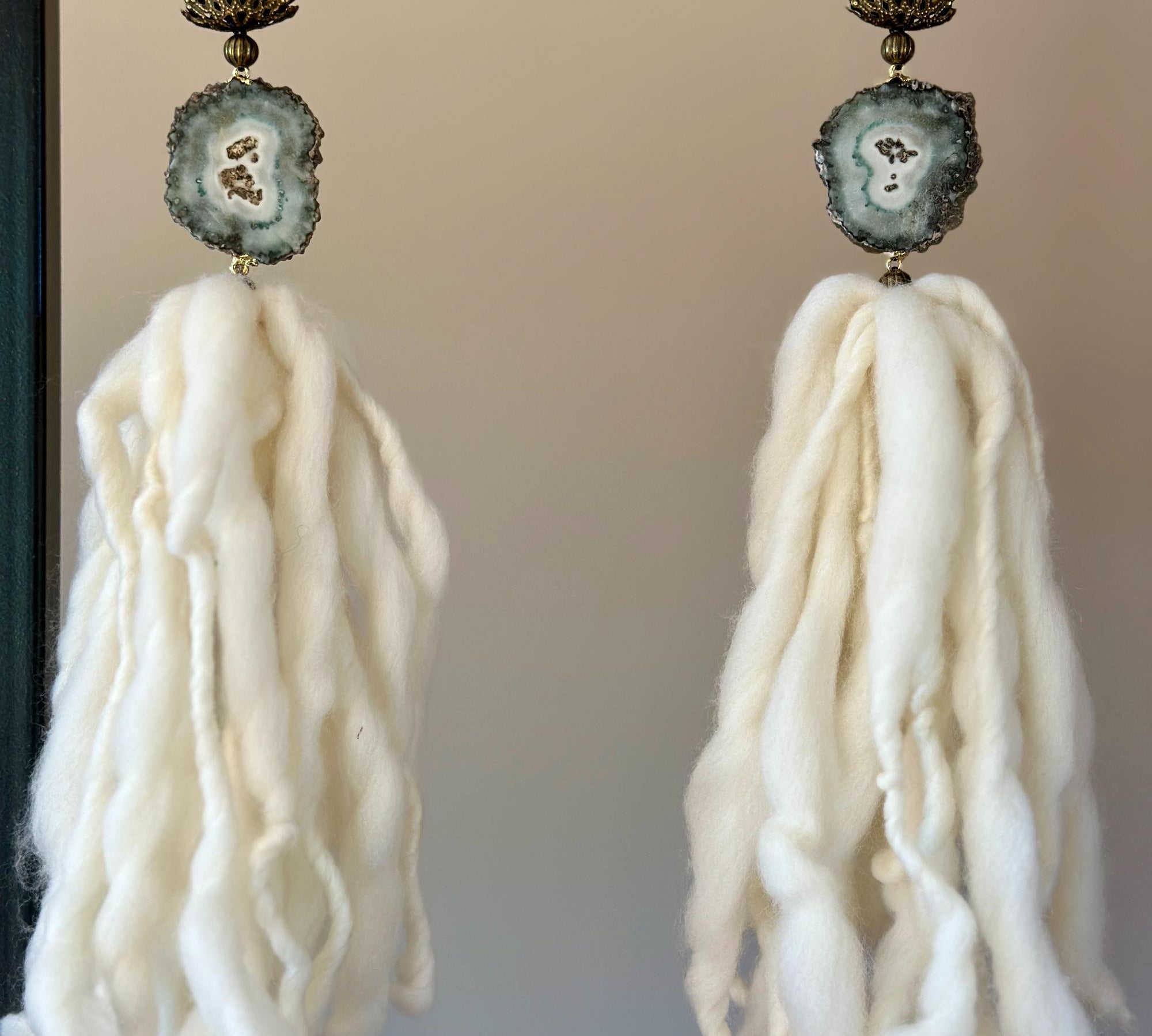 Amethyst_Stalactite_and_Merino_Wool_Garland_Door_knob_tassel_Wall_Hanging_multiple_uses_crystal_gift_7696369025177_1.jpg