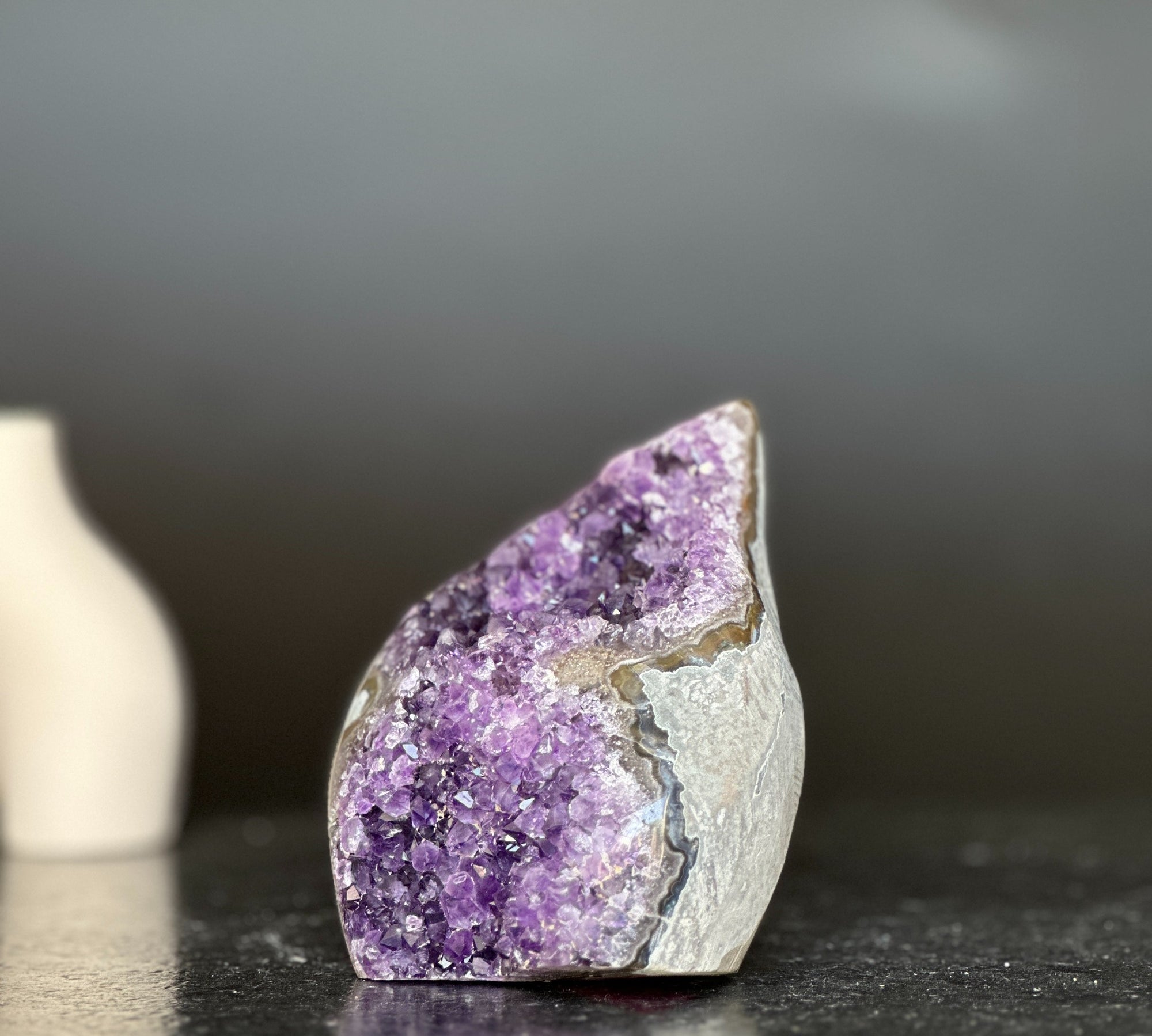 Amethyst_gem_flame_amethyst_geode_7579750203545_7_0a8ca9fa-0b39-4da2-a59a-4f81b92981b7.jpg