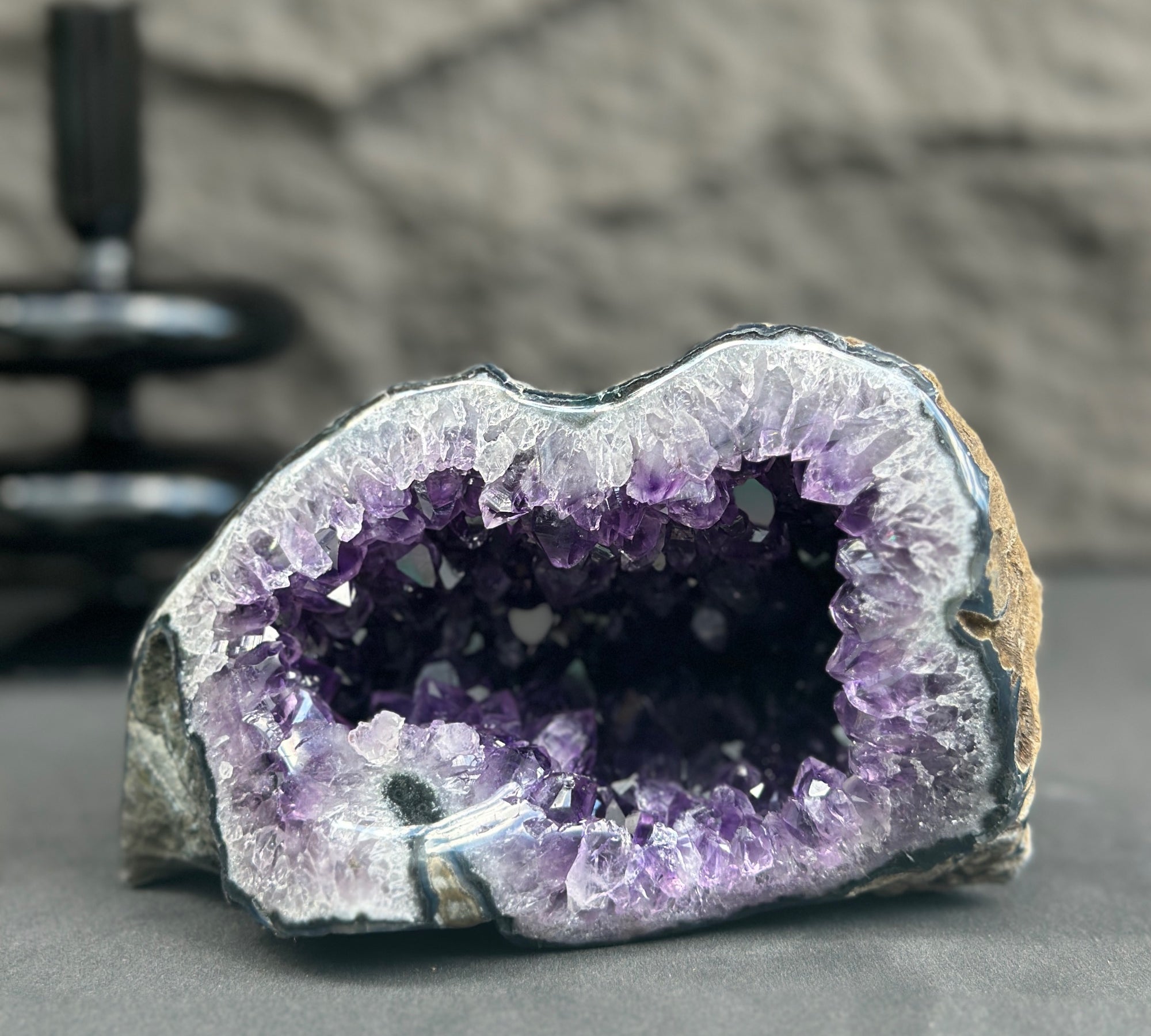 Amethyst_precious_stone1.jpg