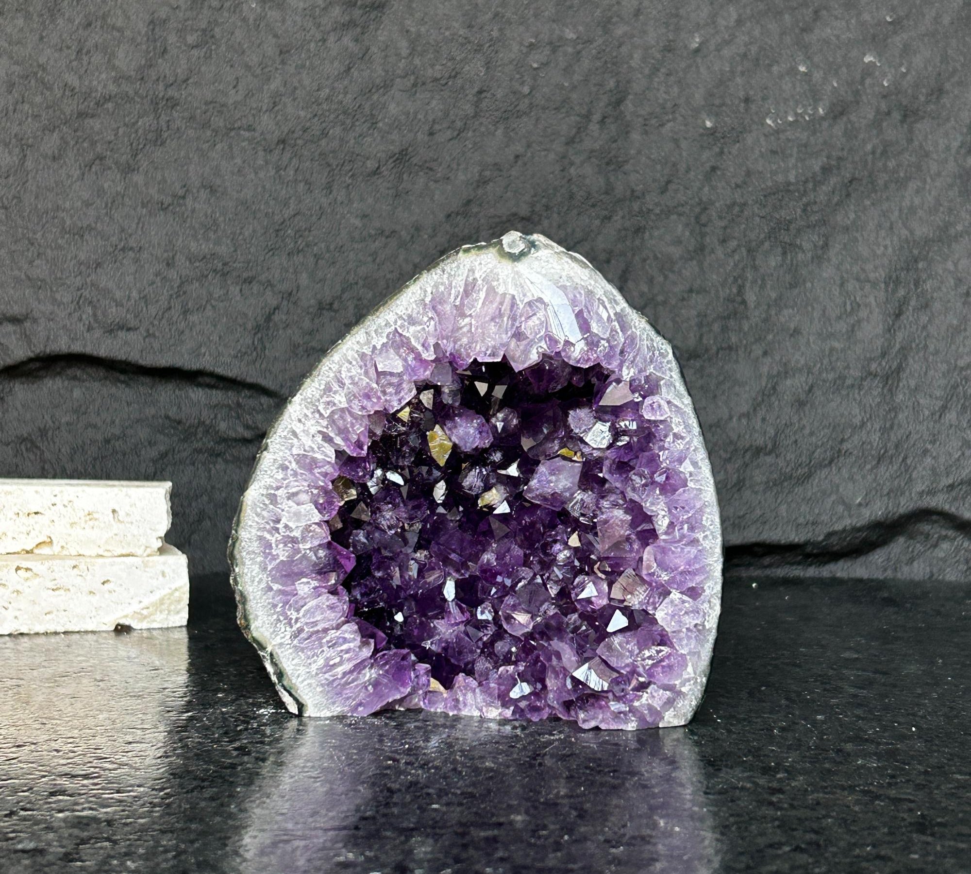 Amethyst_stone_agate_edges_crystal_geode_from_Uruguay_cut_base_self_standing_stone_7494790873241_1.jpg
