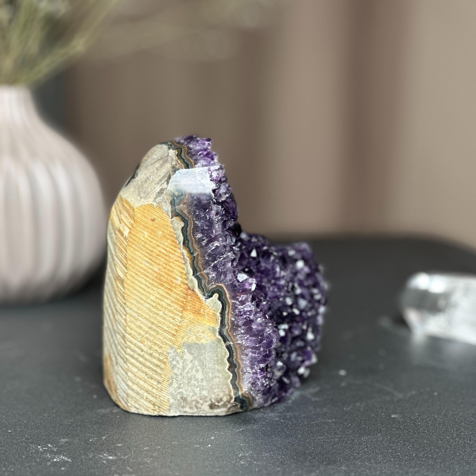 Large crystals amethyst geode