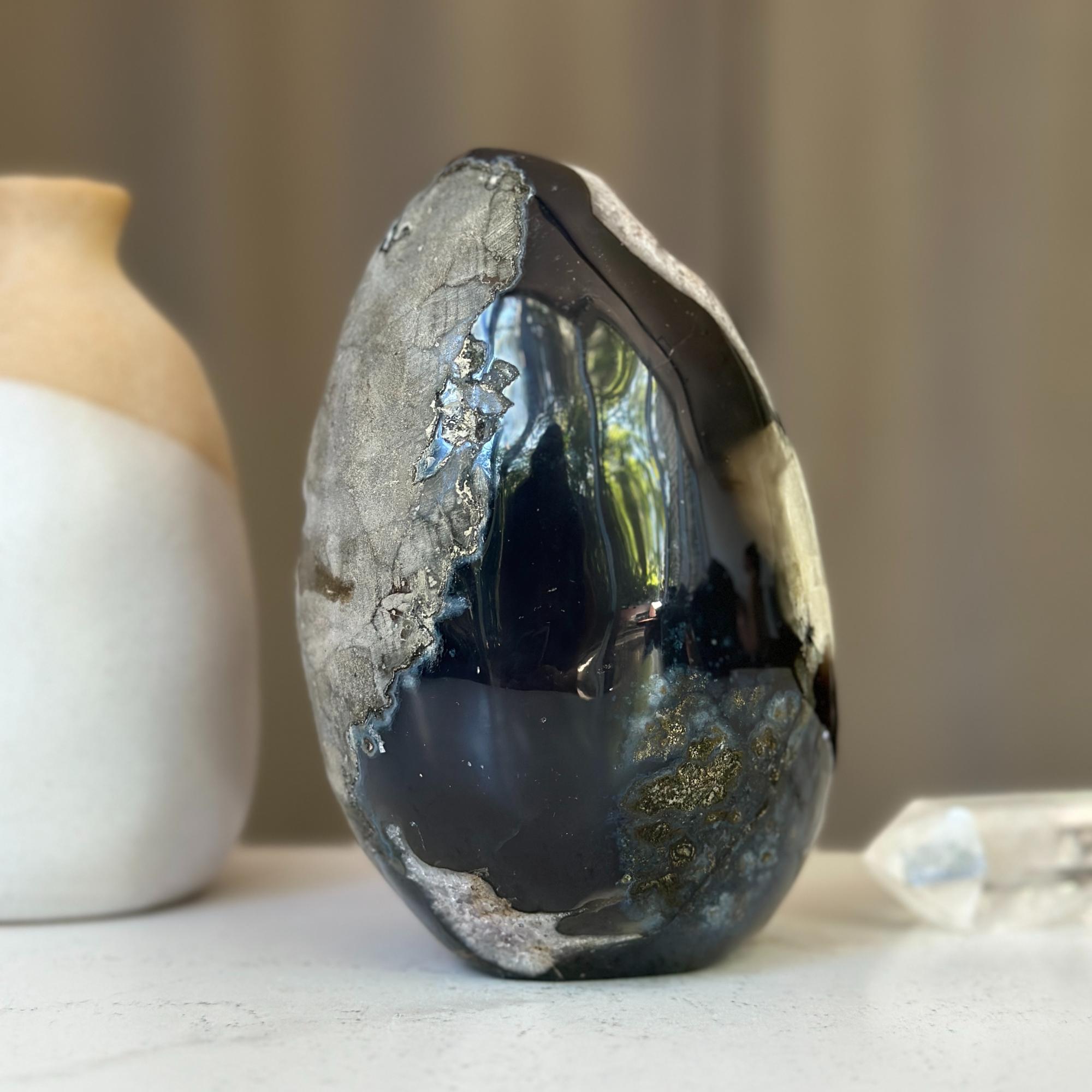 Incredible Crystal Amethyst and Agate Stone, Egg shaped crystal piece, AAA quality Oval Full polished Crystal, Unique Amethyst Cave