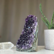 Large crystals amethyst geode