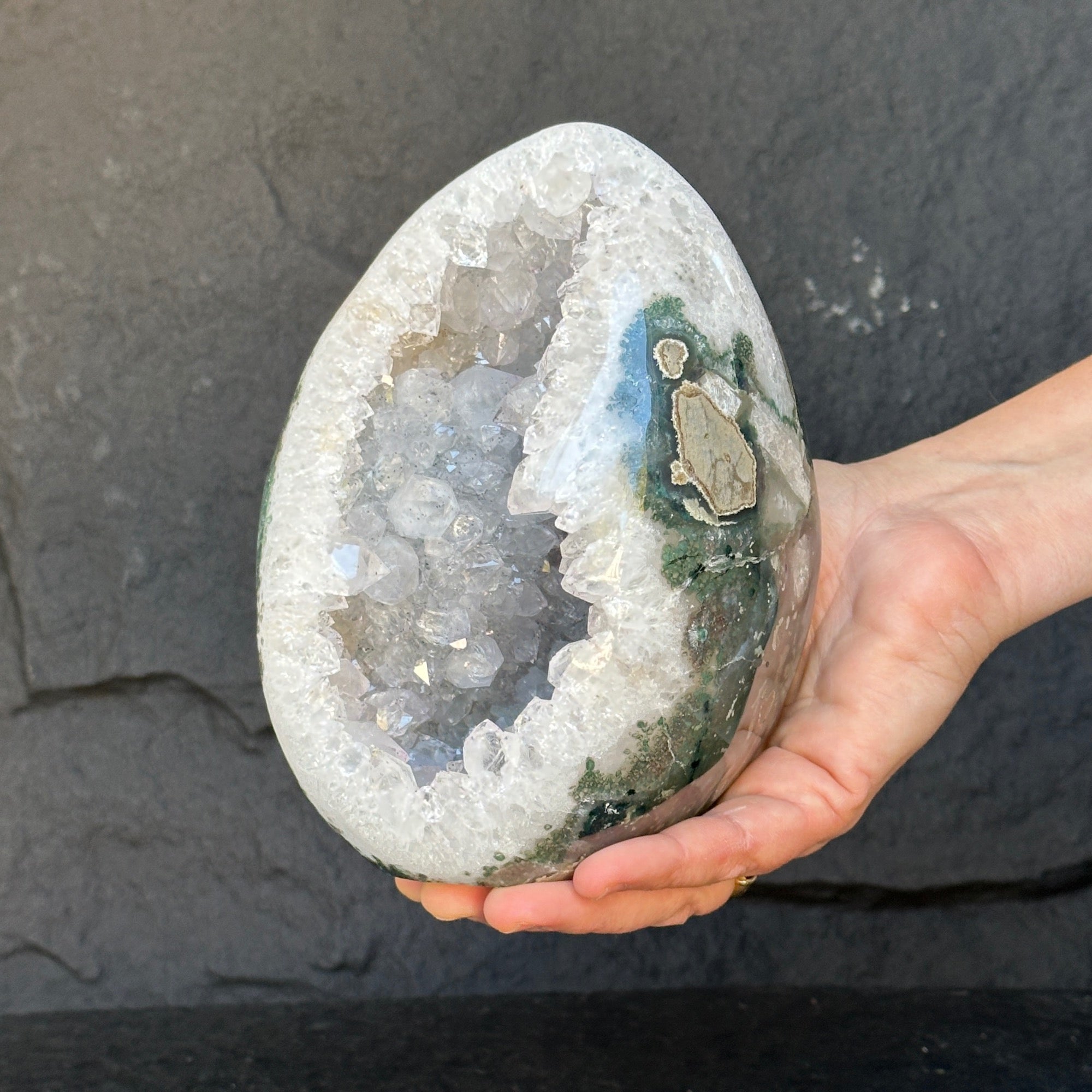Outstanding Natural Quartz Amethyst Crystal Geode, Amethyst Egg for collectors