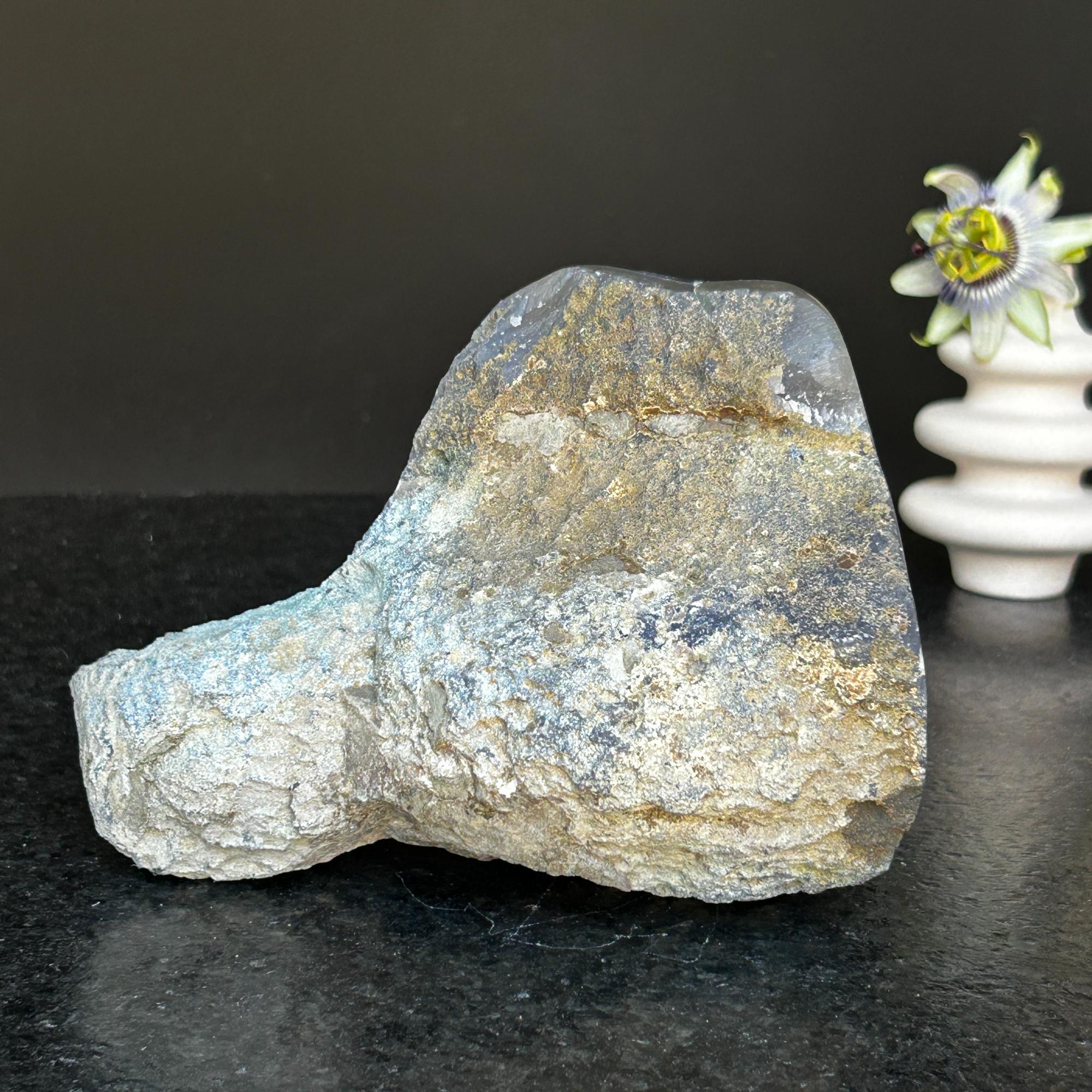 Natural Amethyst Stone Geode, Flat Geode with Agate formations, Uruguayan Amethyst Cave