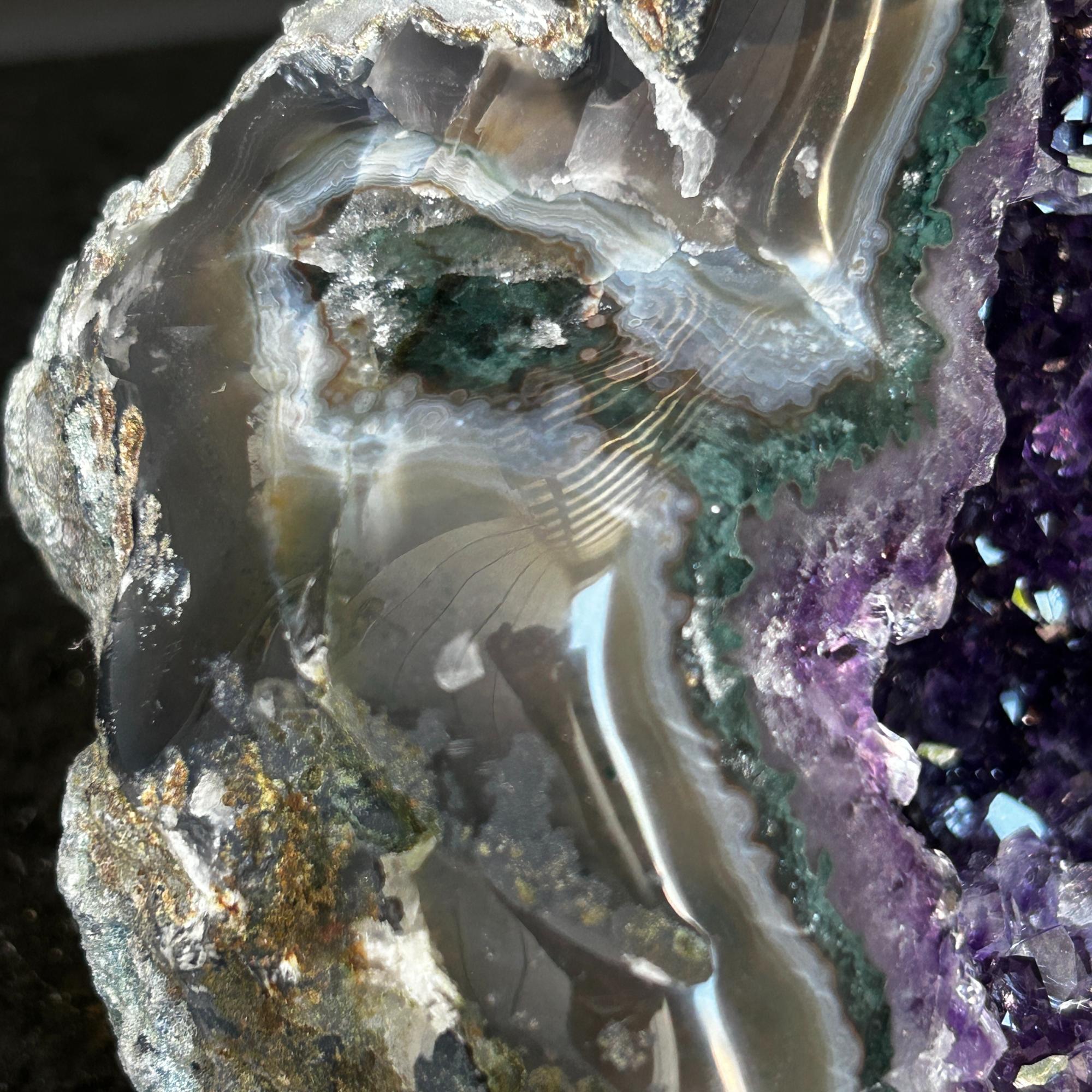 Natural Amethyst Stone Geode, Flat Geode with Agate formations, Uruguayan Amethyst Cave