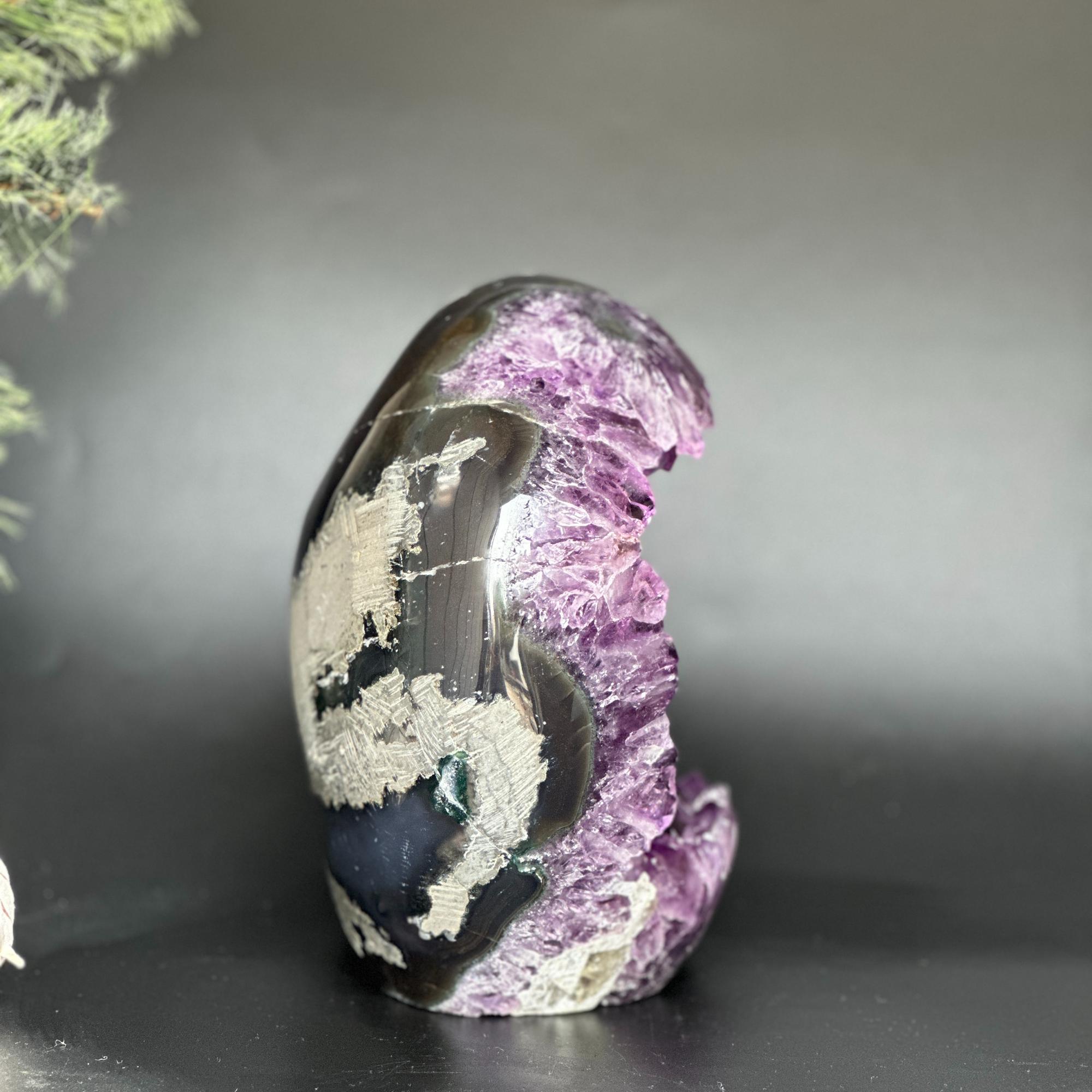 Uruguayan Amethyst and Agate Cave, Natural Geode, 8 inches Amethyst crystal