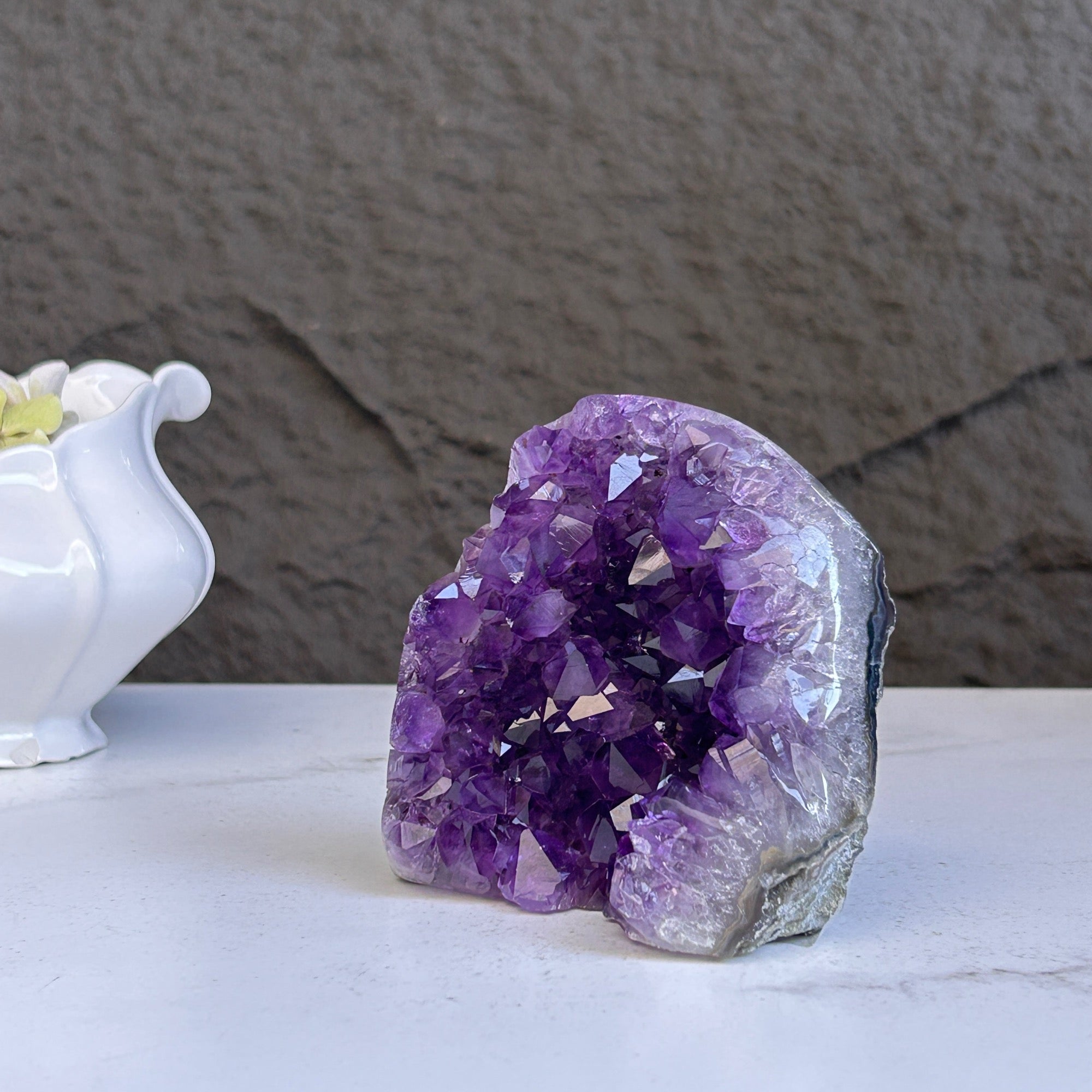 Amethyst geode with Agate formations