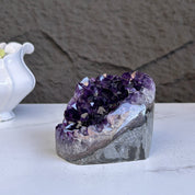 Amethyst geode with Agate formations