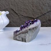 Amethyst geode with Agate formations