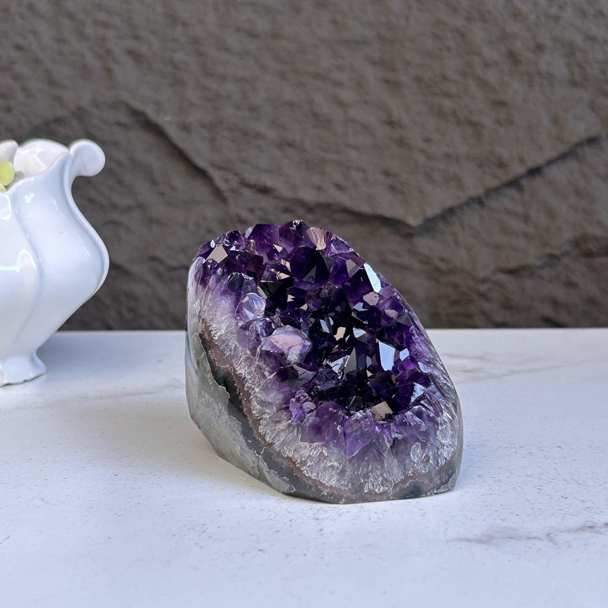 Amethyst geode with Agate formations