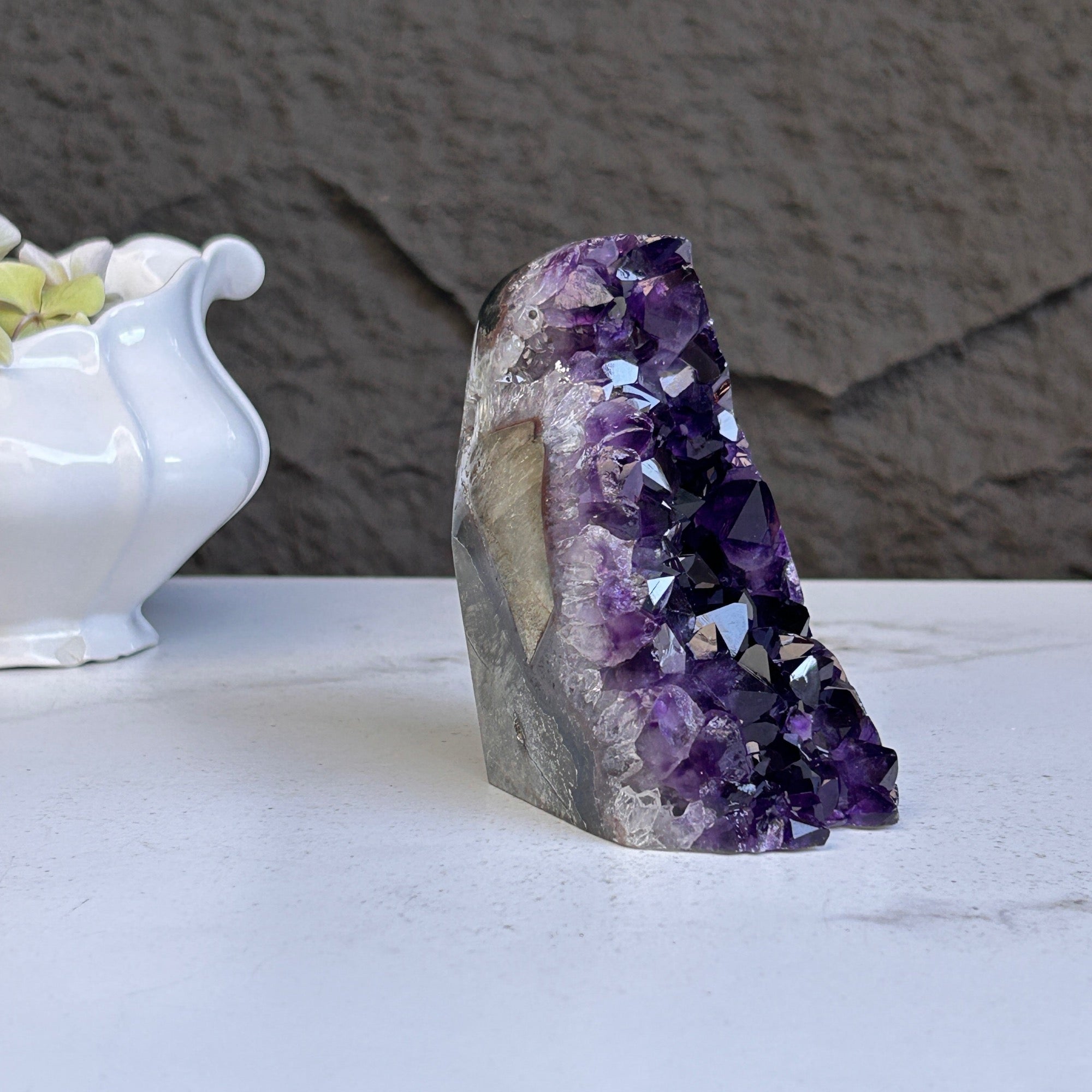 Large crystals Amethyst geode with Agate formations