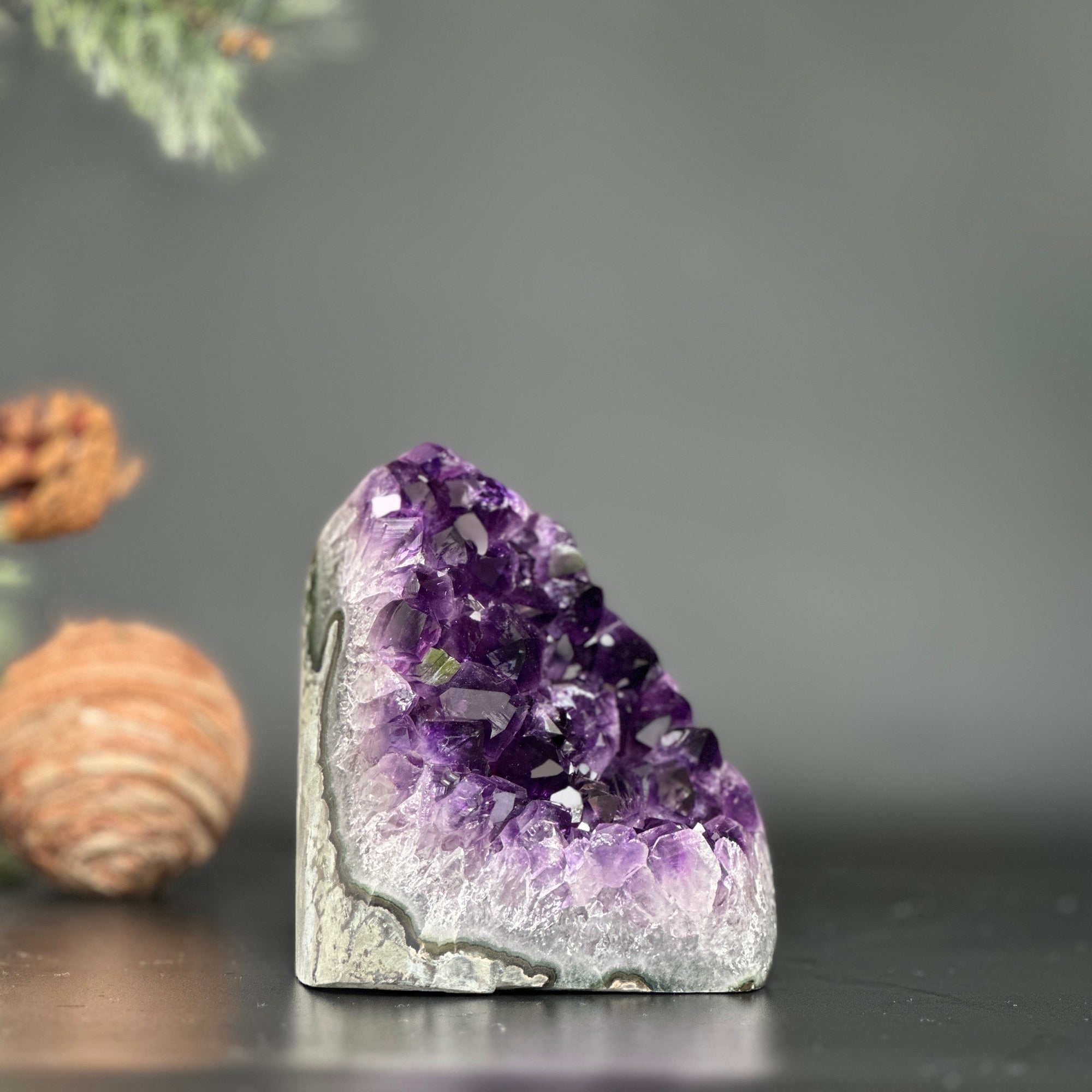Amethyst geode with Agate formations