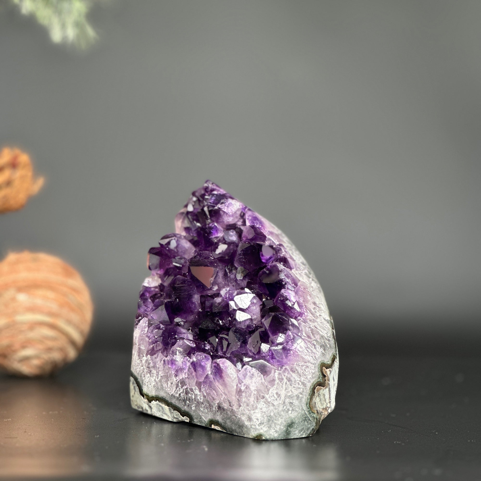 Amethyst geode with Agate formations