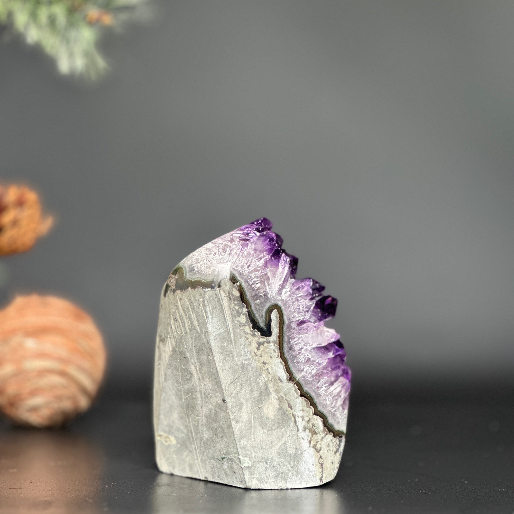 Amethyst geode with Agate formations