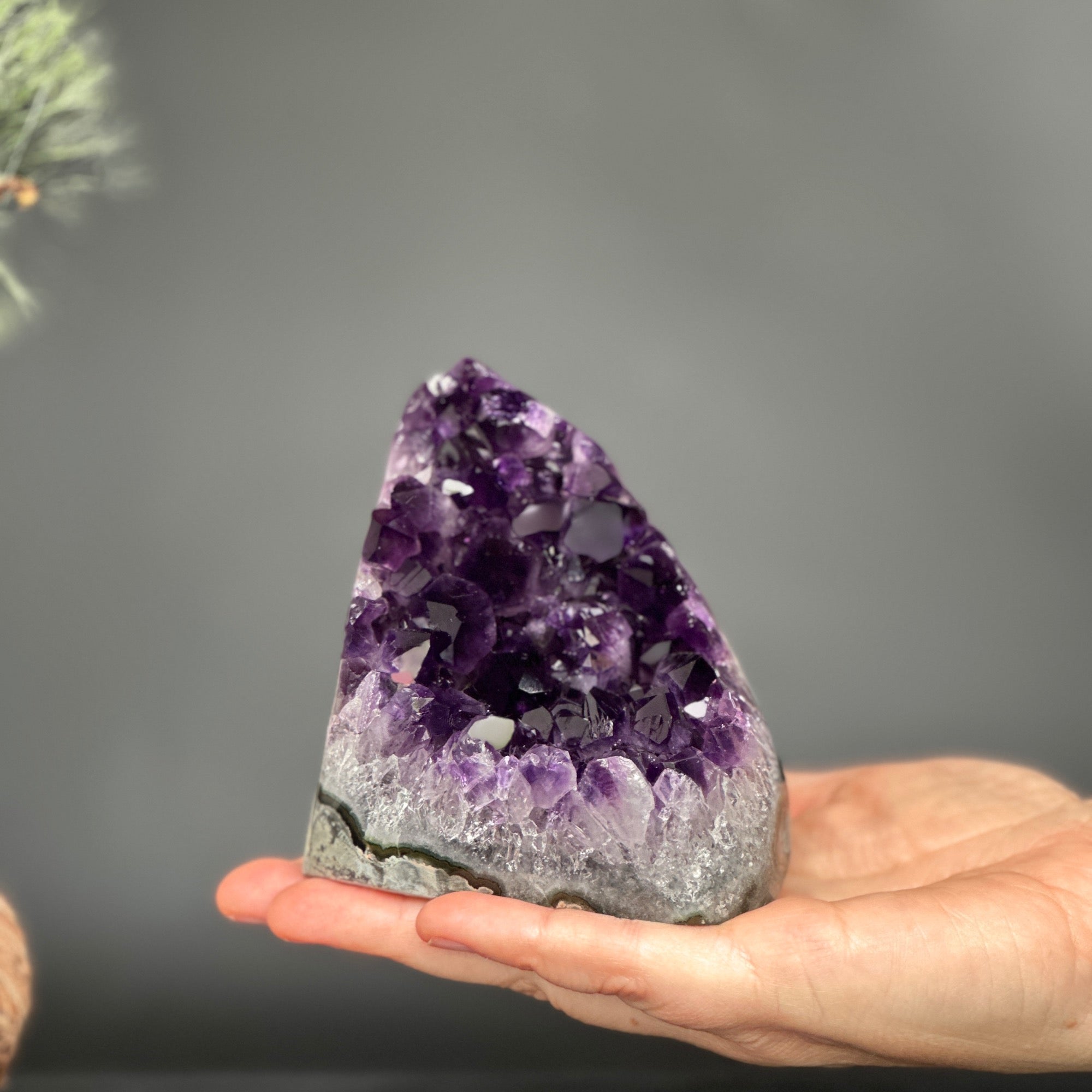 Amethyst geode with Agate formations