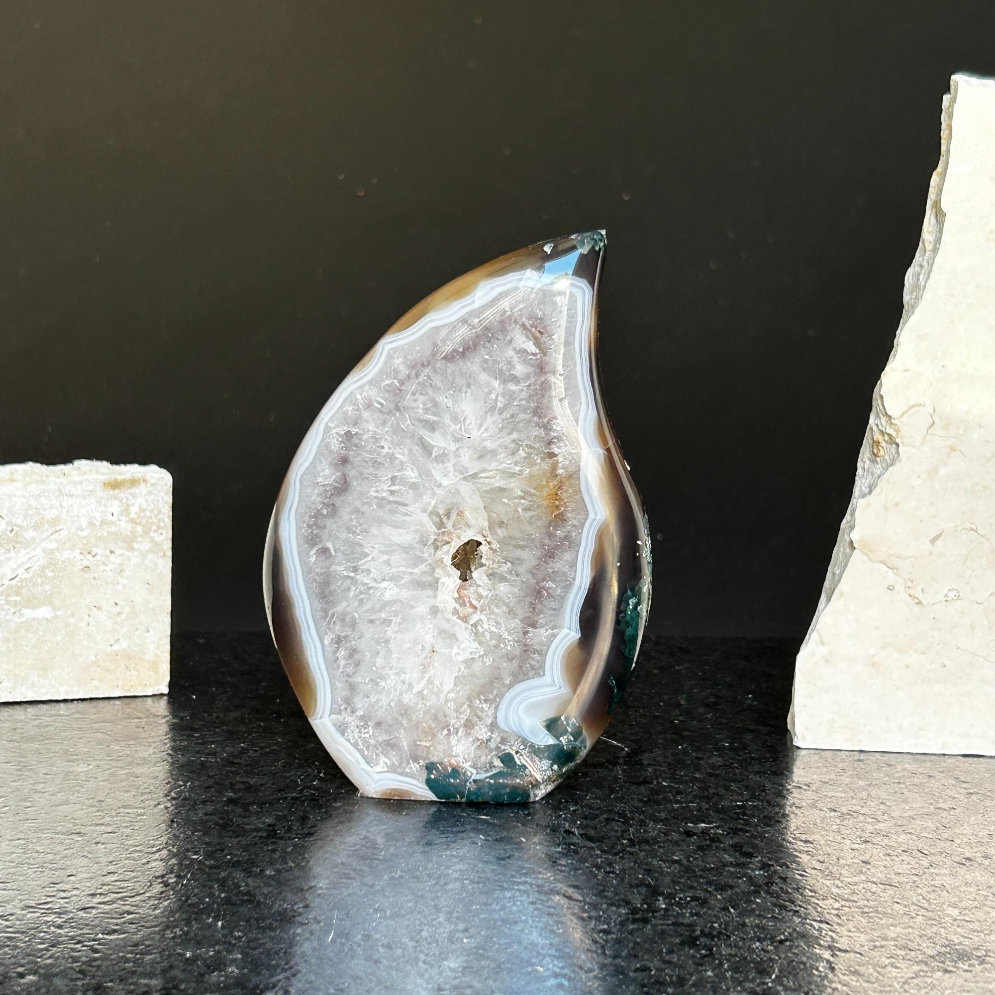 Incredible Quartz Crystal Flame, polished amethyst decorative stone for collectors