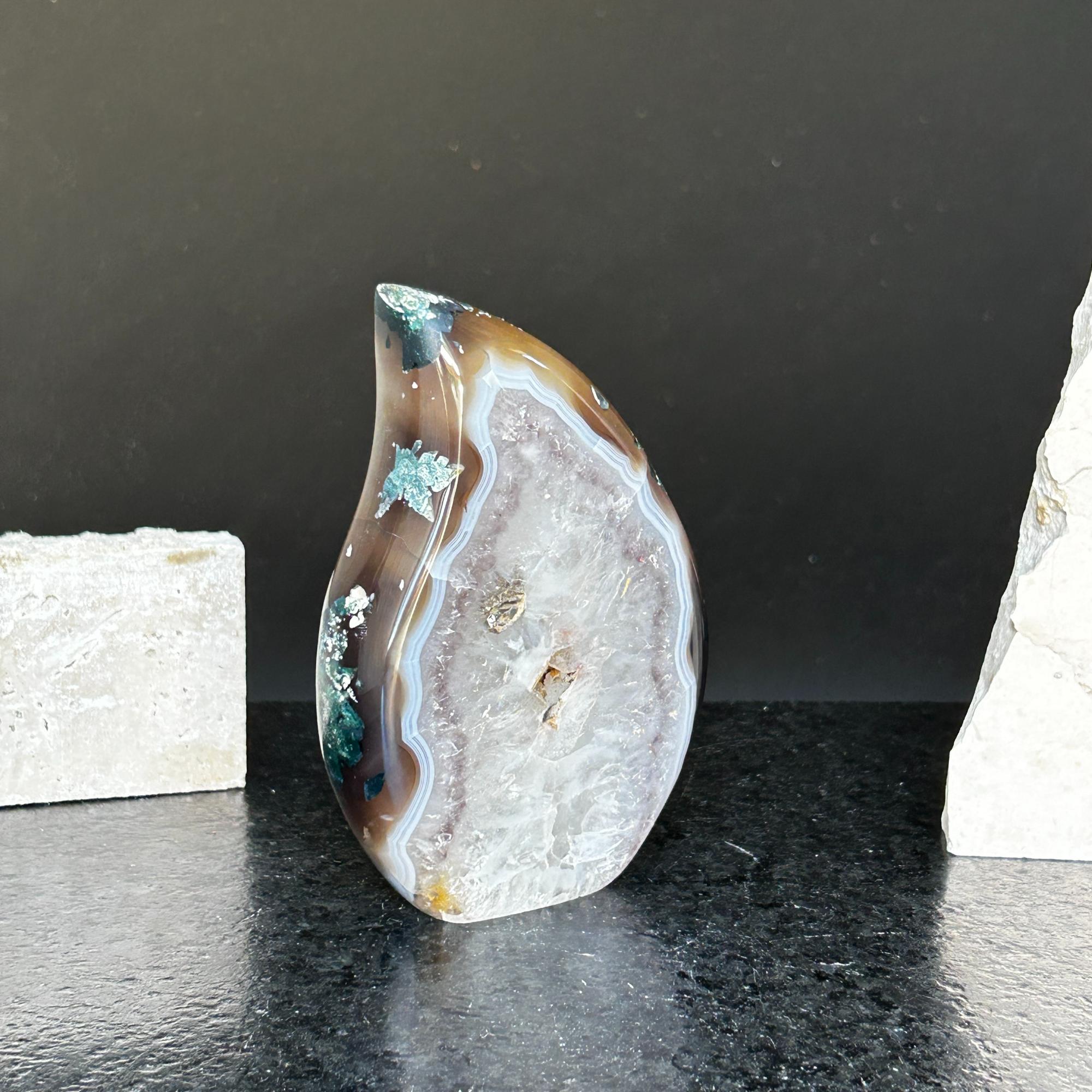Incredible Quartz Crystal Flame, polished amethyst decorative stone for collectors
