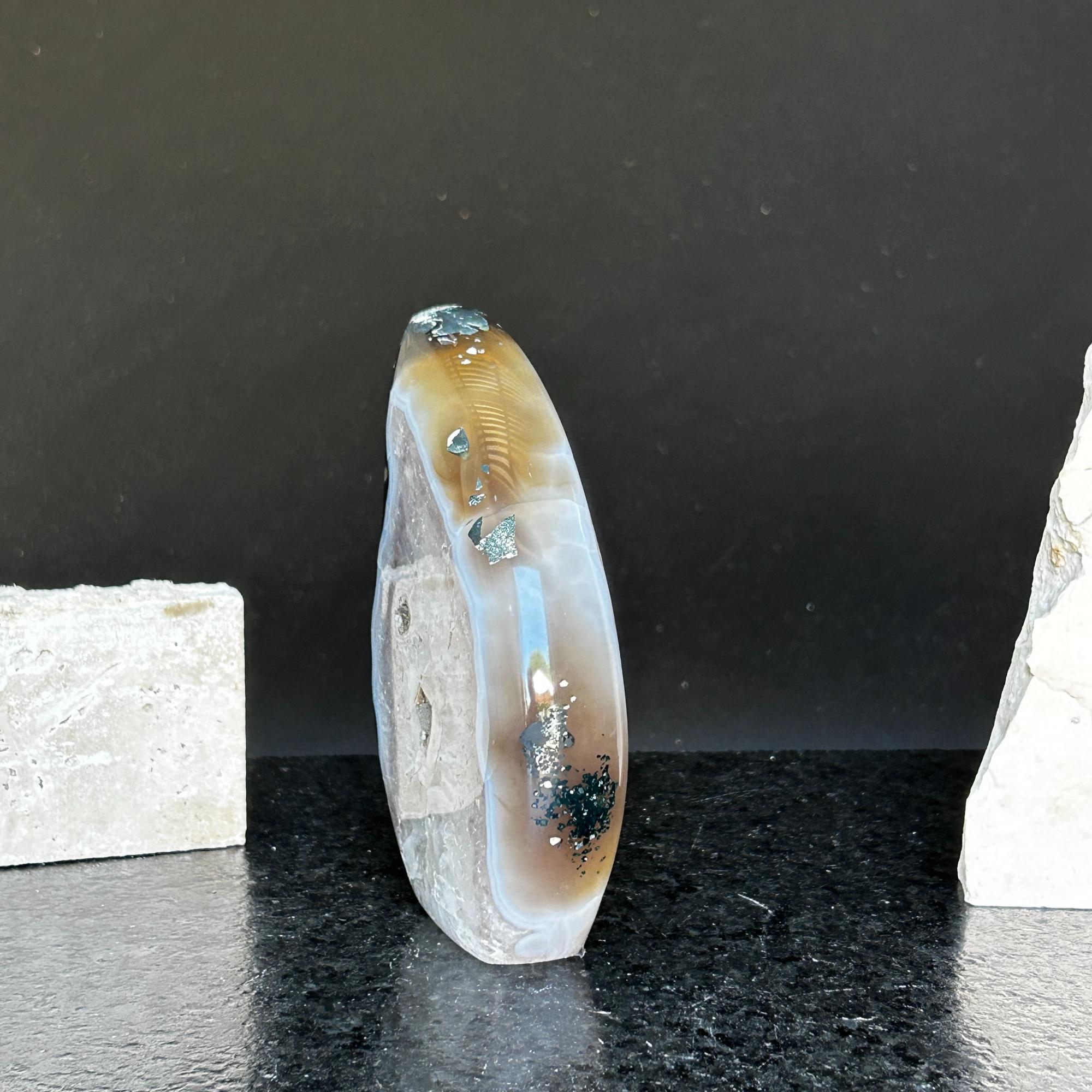 Incredible Quartz Crystal Flame, polished amethyst decorative stone for collectors
