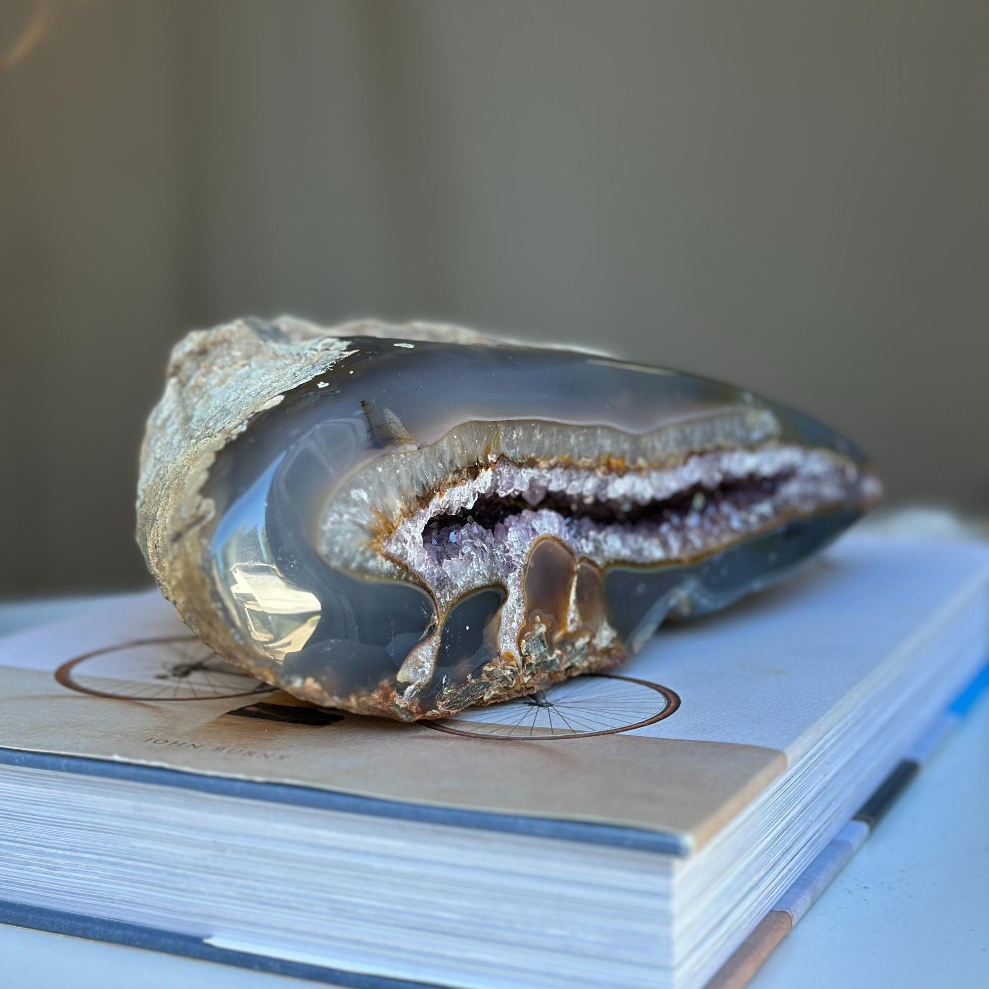 Agate Toptable Decor, Natural geode from Uruguay, Deep Purple Project Crystal, Stunning cave with amethysts points inside