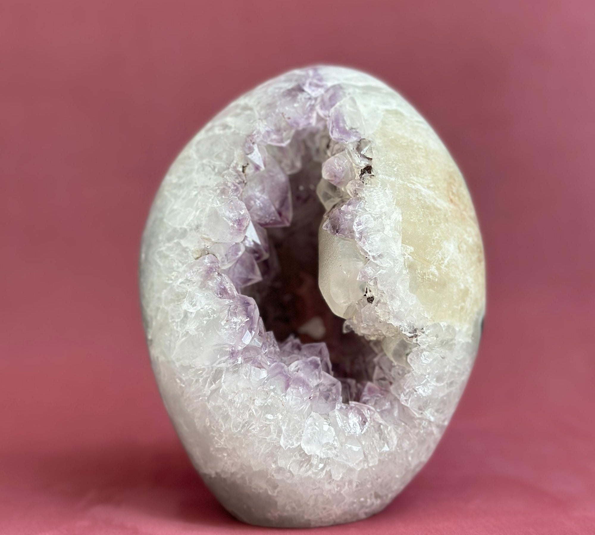 Large_Uruguayan_Quartz_Geode_Egg_8273631477913_1.jpg
