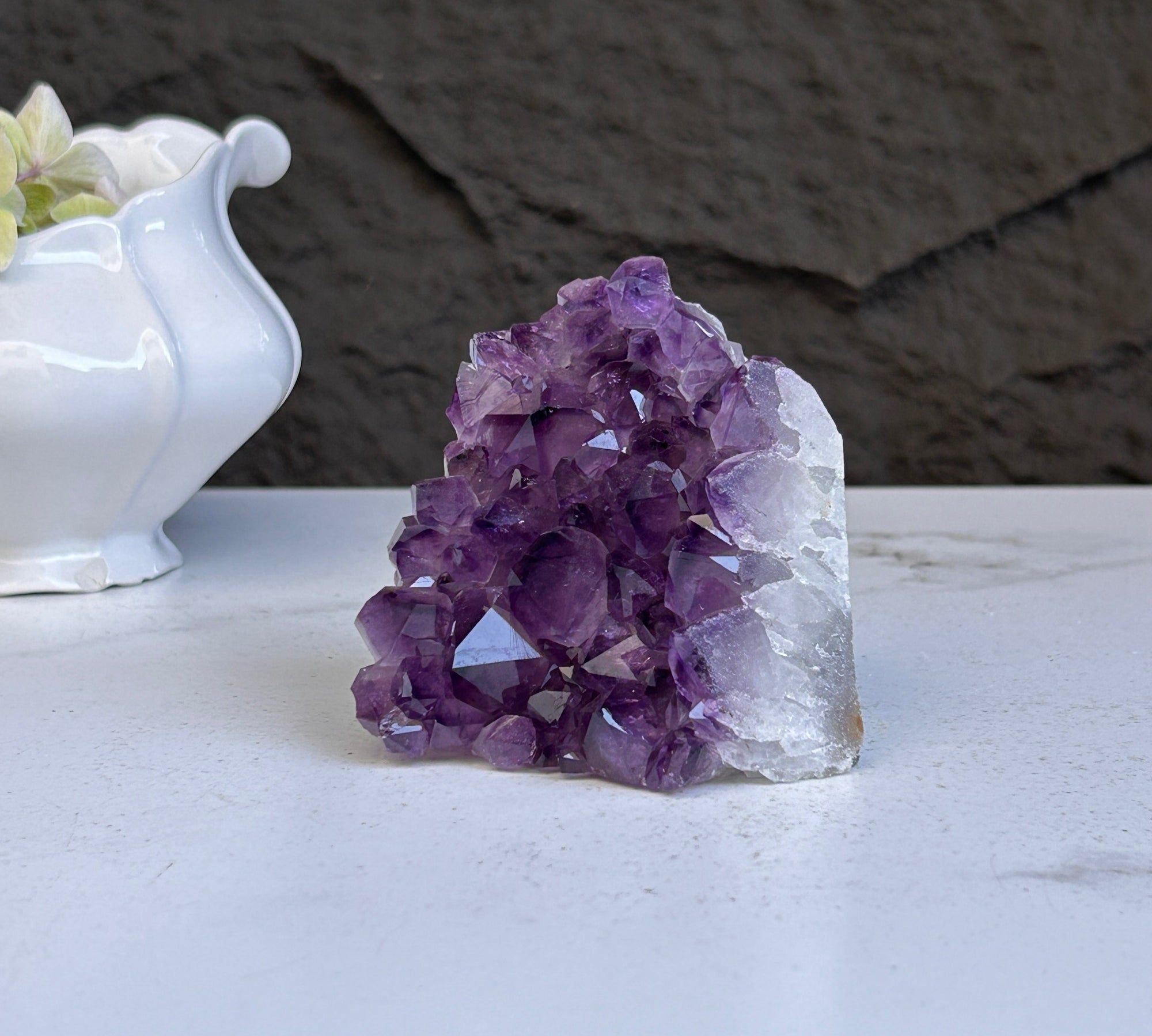 Large_crystals_Amethyst_geode_Anxiety_relief_Stay_safe_gift_7652991336601_1.jpg