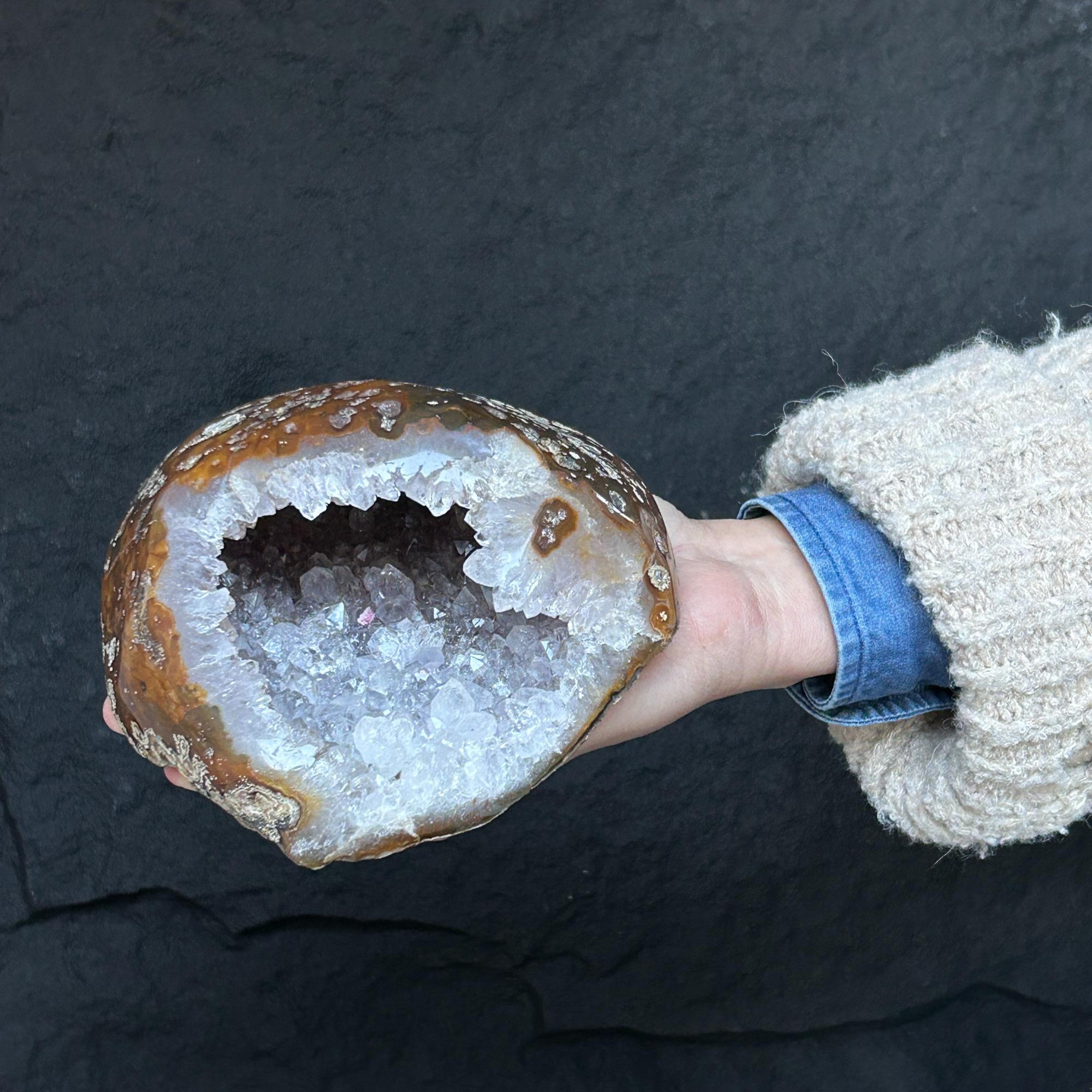 Natural Quartz Stone Geode, Flat Geode with Agate formations, Uruguayan Cave