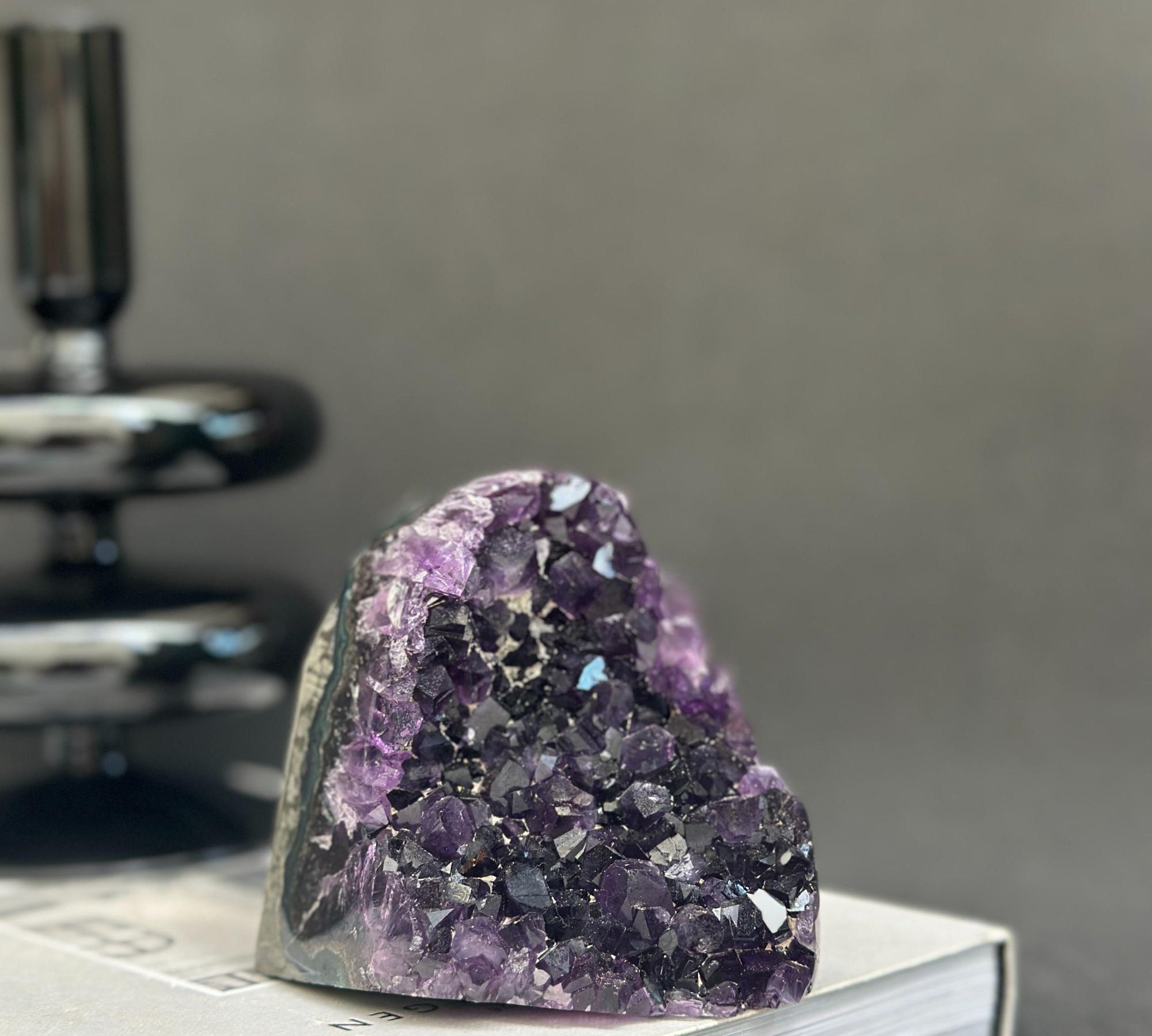 Unique_amethyst_cluster.jpg