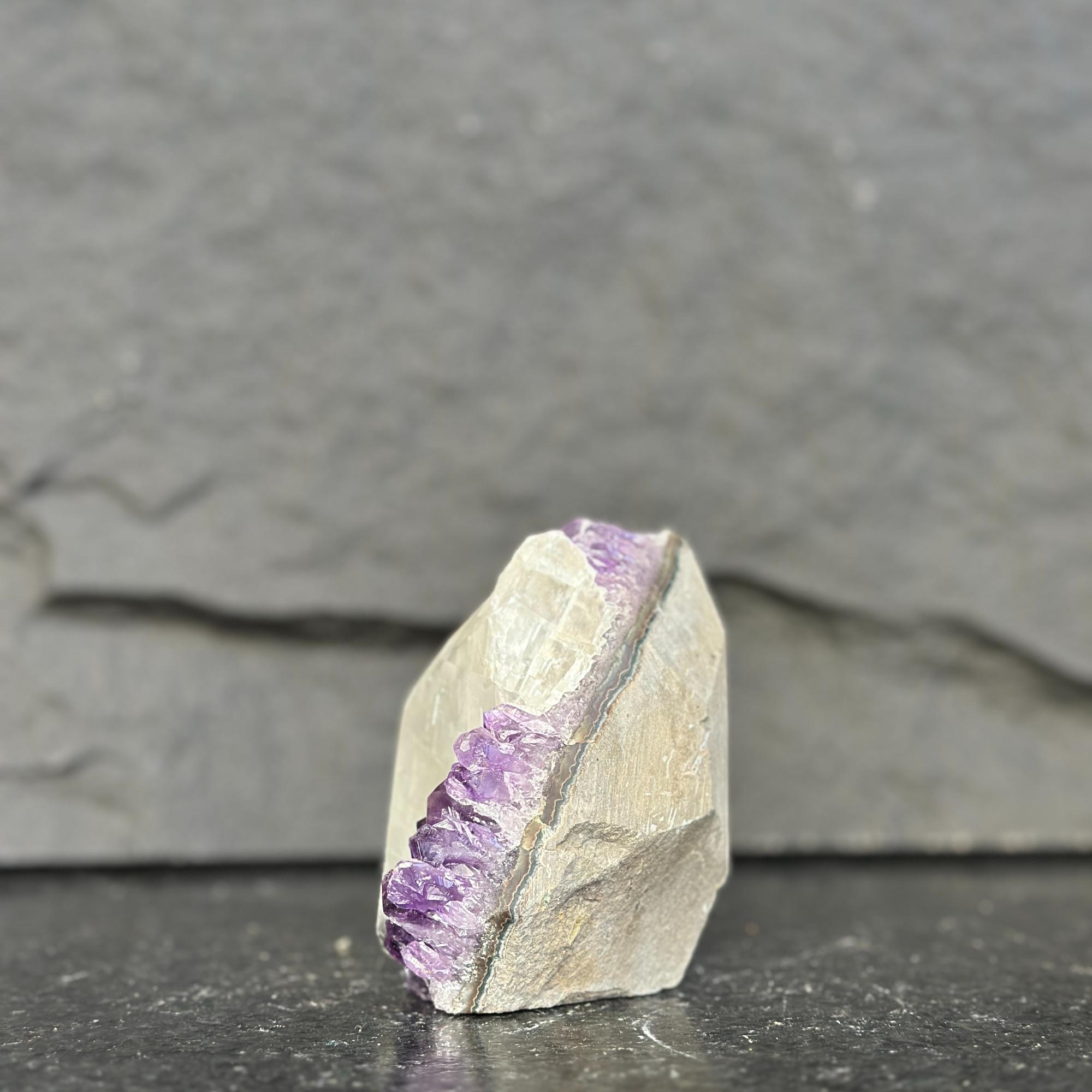 Large crystals amethyst geode