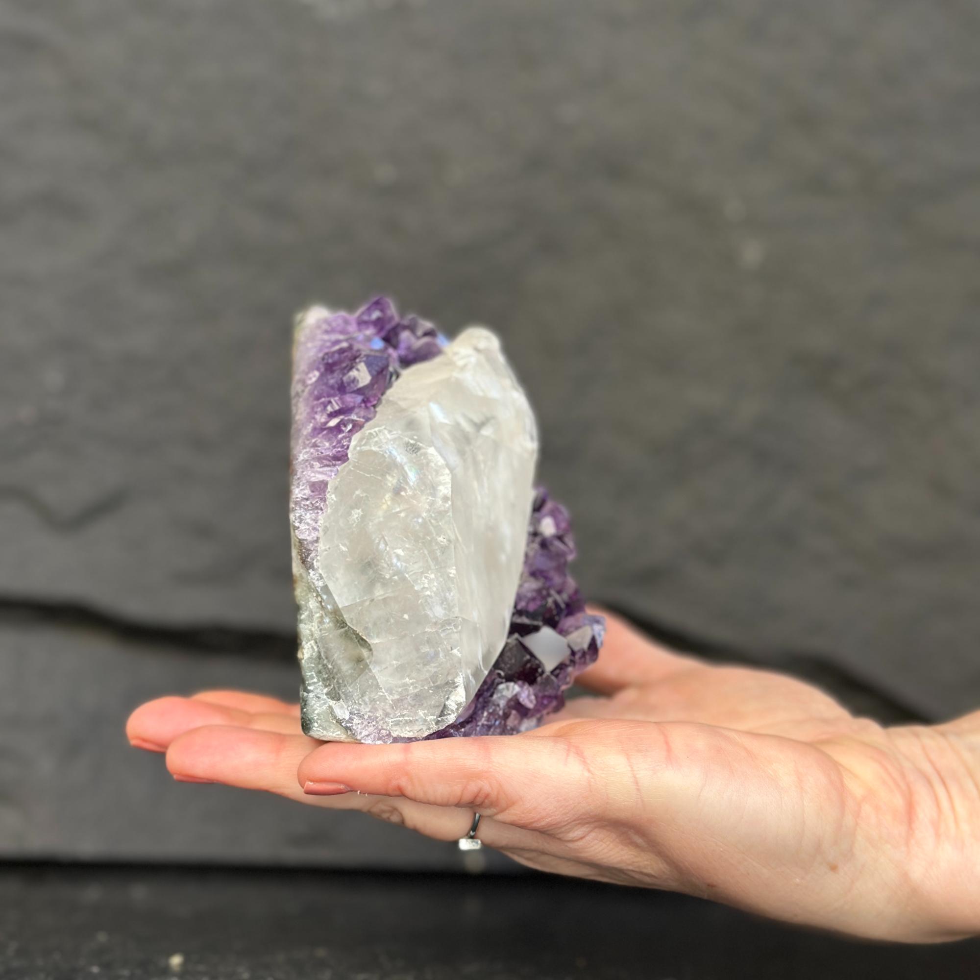 Large crystals amethyst geode