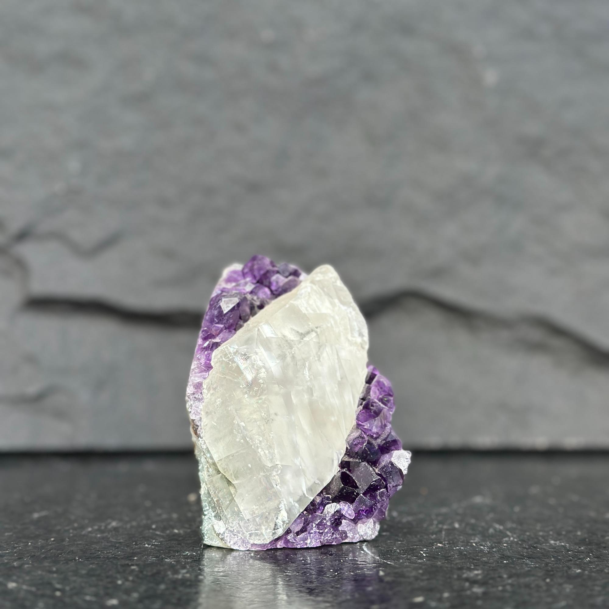 Large crystals amethyst geode
