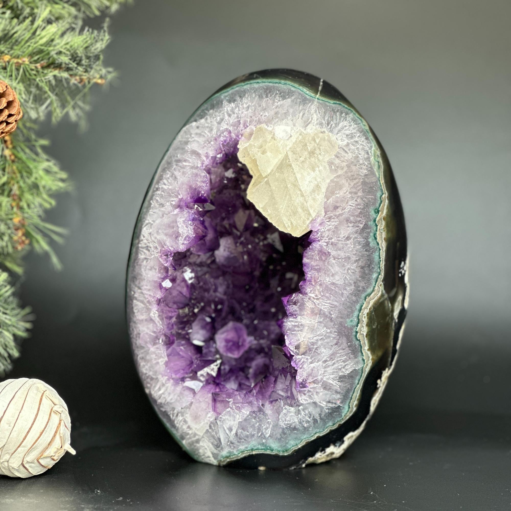 Extra Quality Amethyst Geode Cave, Natural Amethyst crystal