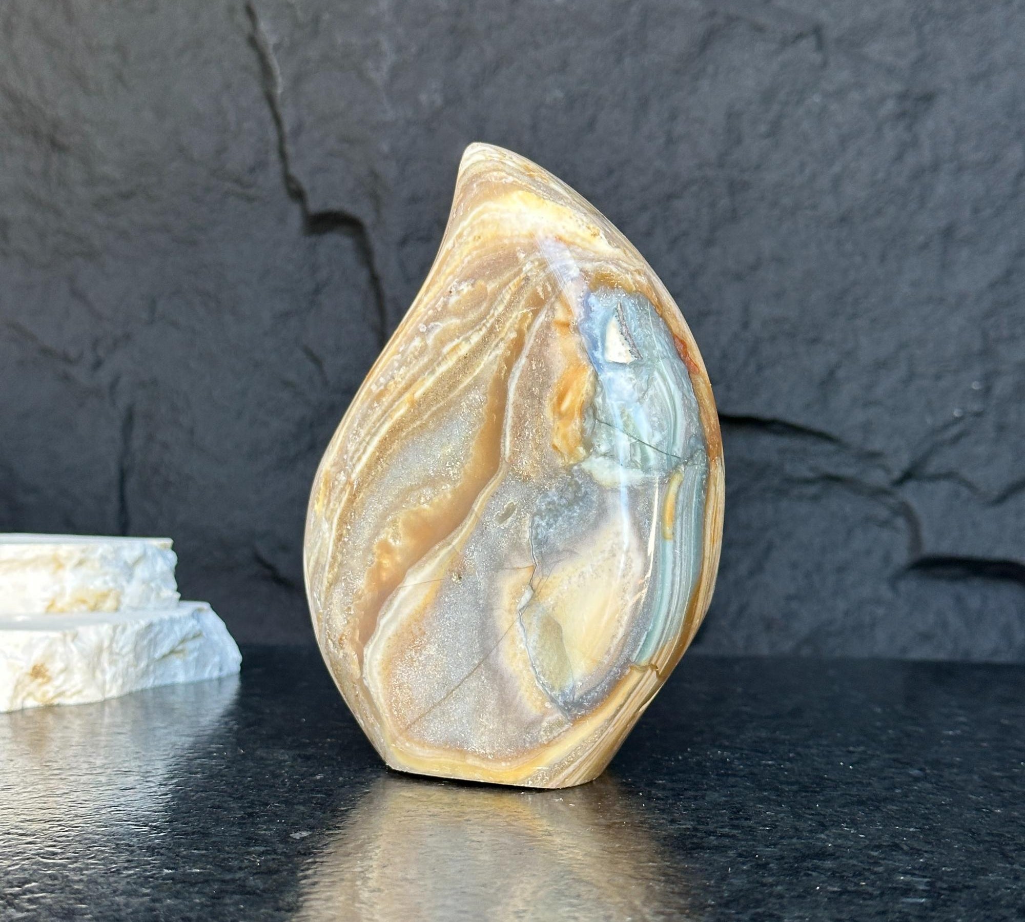 jasper_crystal_flame_shapped_6.jpg