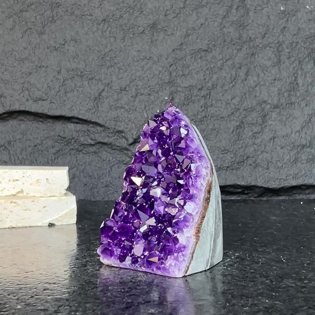 Amethyst with jasper and agate formations