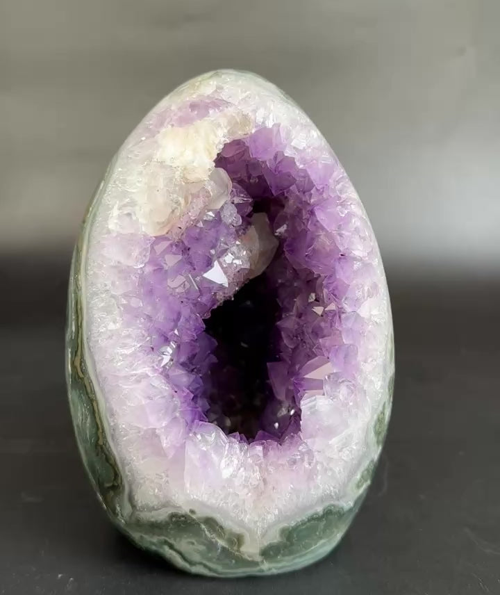 Uruguayan Amethyst and Agate Cave, Natural Geode, 6 inches Amethyst crystal
