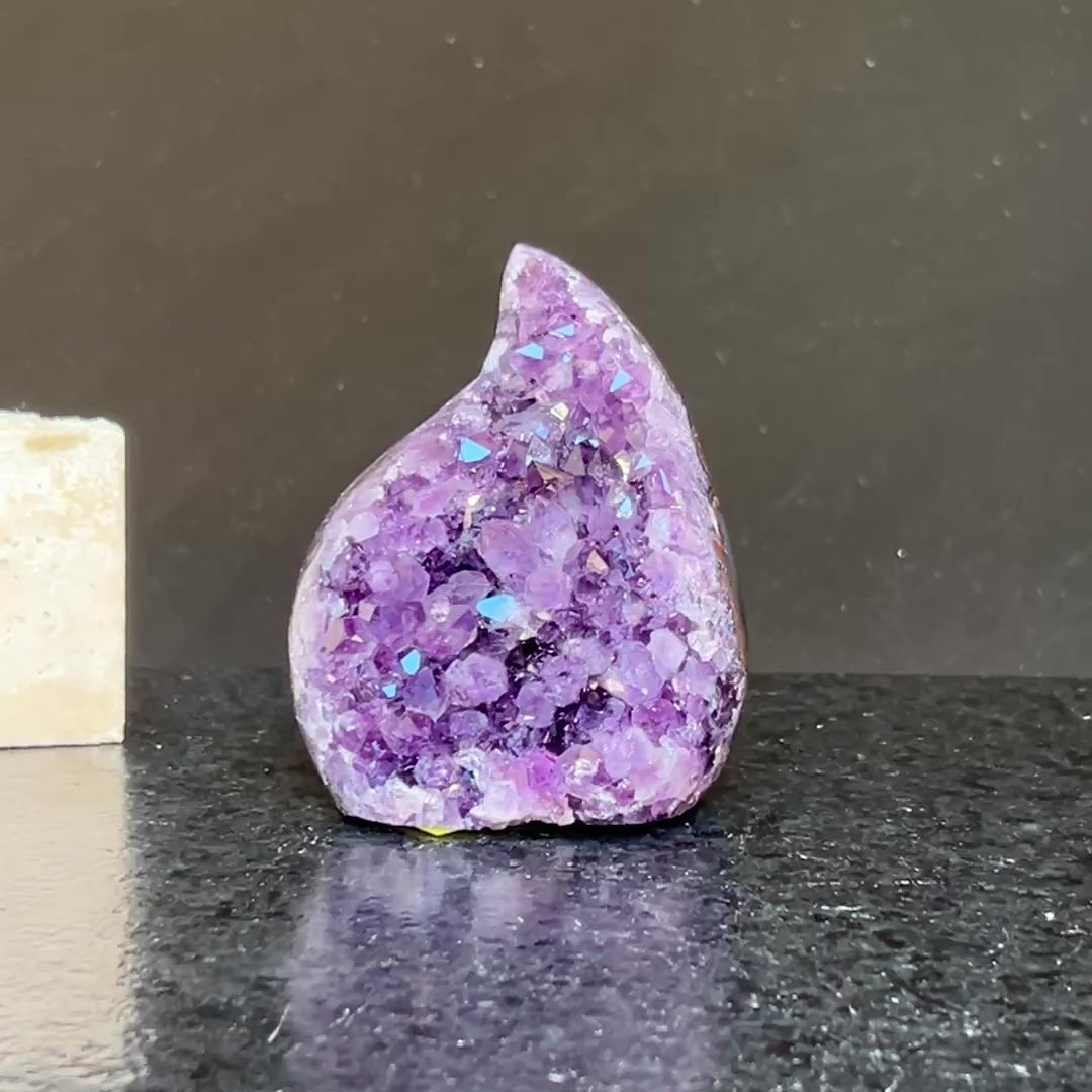 Amethyst cathedral, Purple geodes