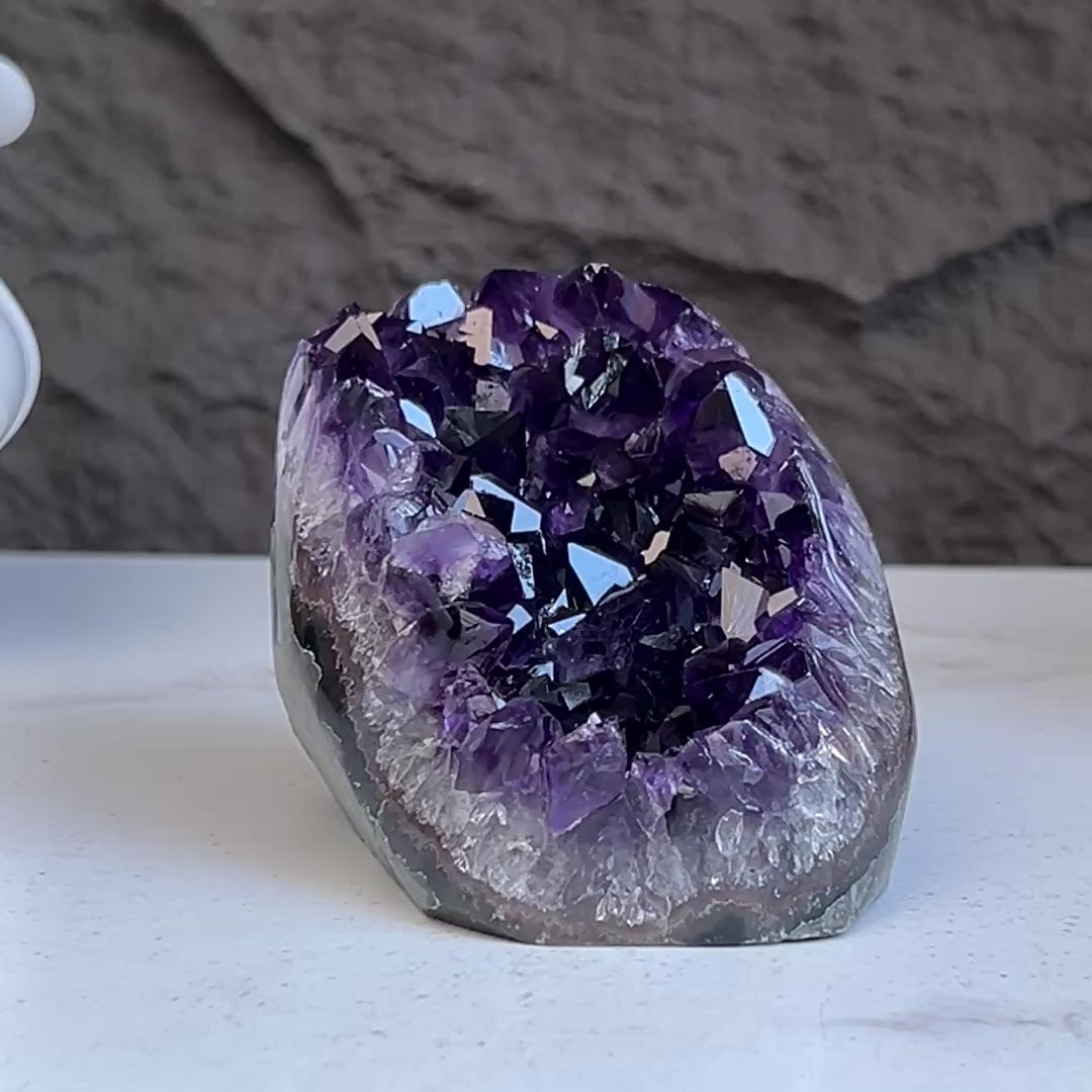 Amethyst geode with Agate formations