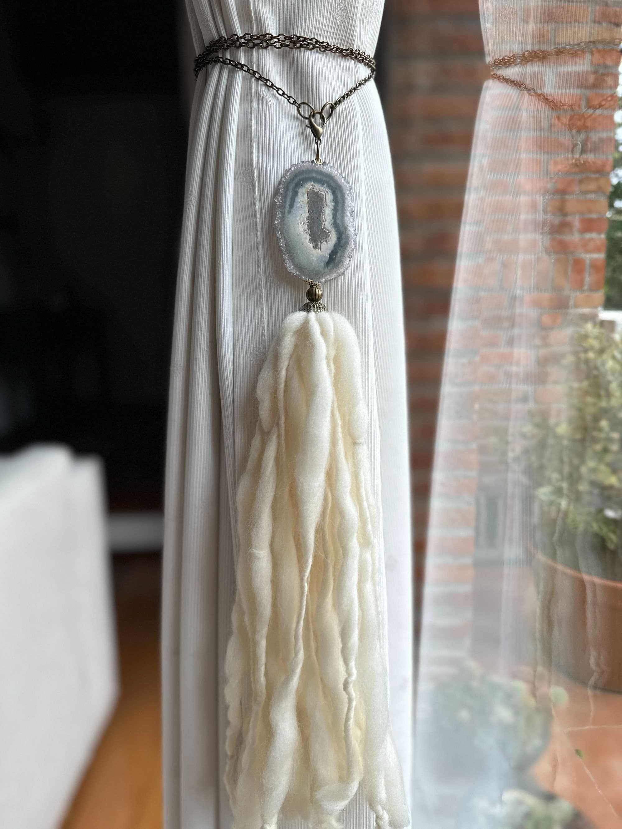 Curtains Tie Back with Amethyst Crystal and Merino Wool Tassels, Stalactite Stone Home Decor, window curtains holder with metal chains