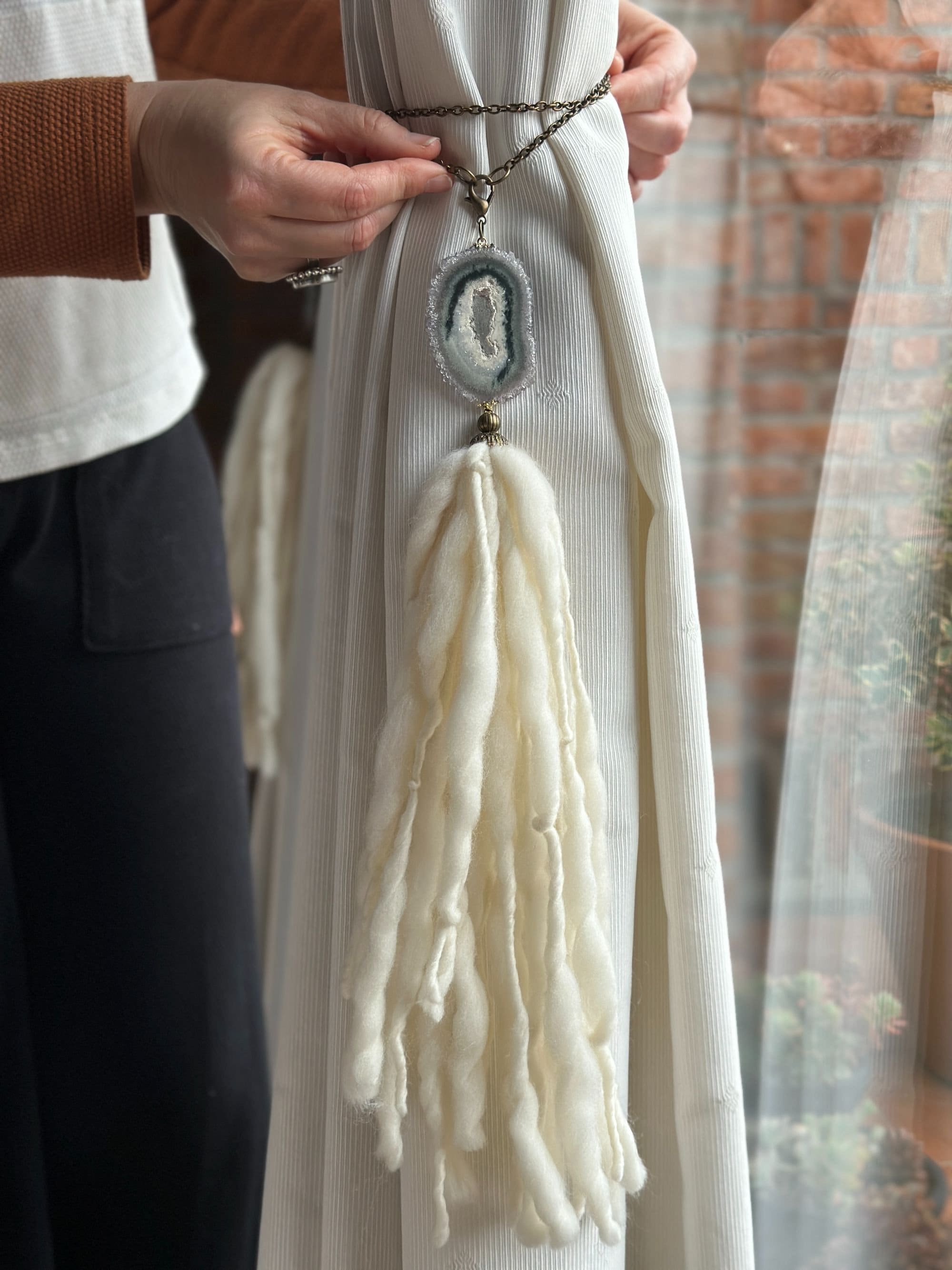 Curtains Tie Back with Amethyst Crystal and Merino Wool Tassels, Stalactite Stone Home Decor, window curtains holder with metal chains